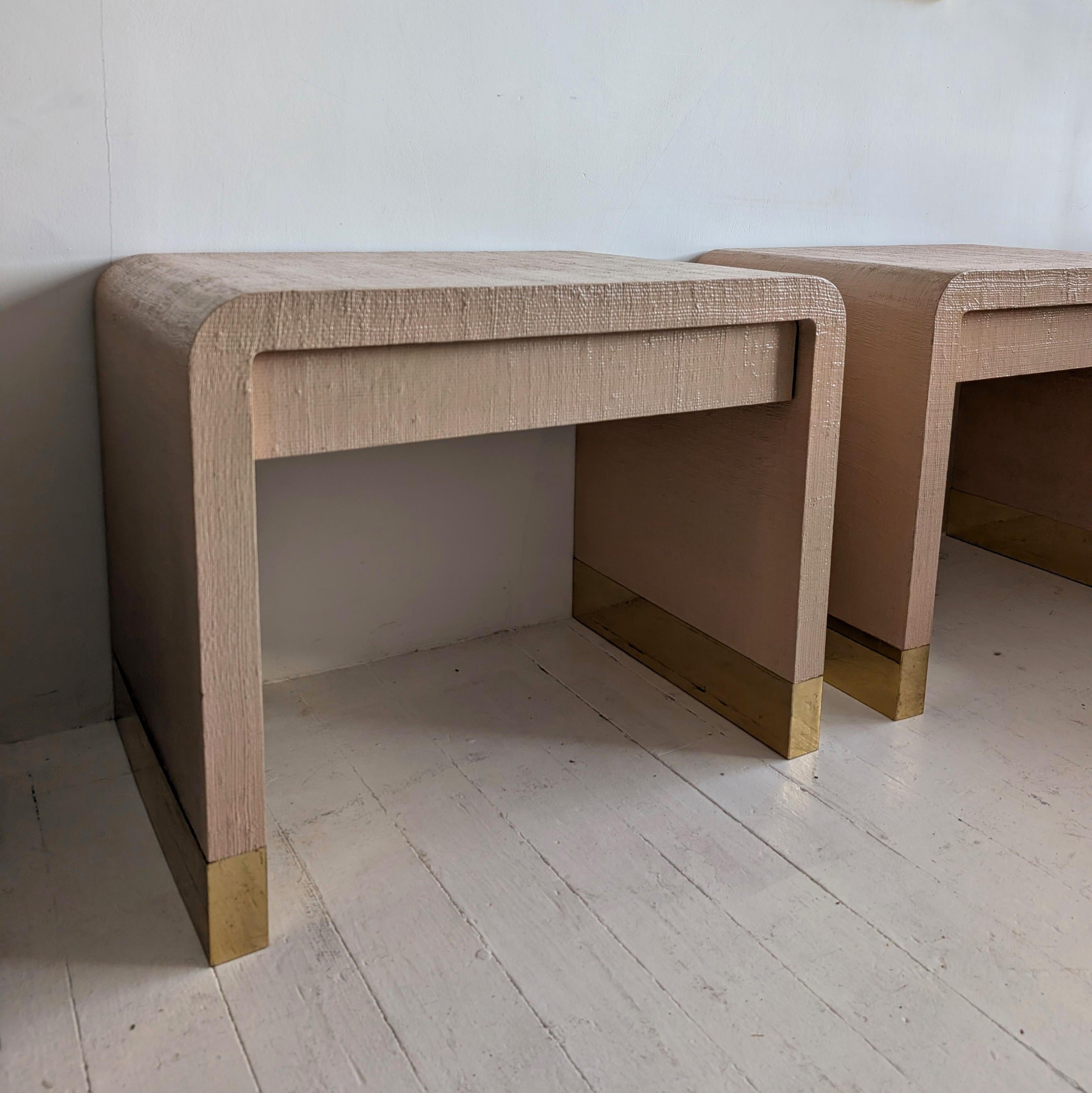 Brass Pair of Karl Springer-style vintage postmodern waterfall bedside tables in peach