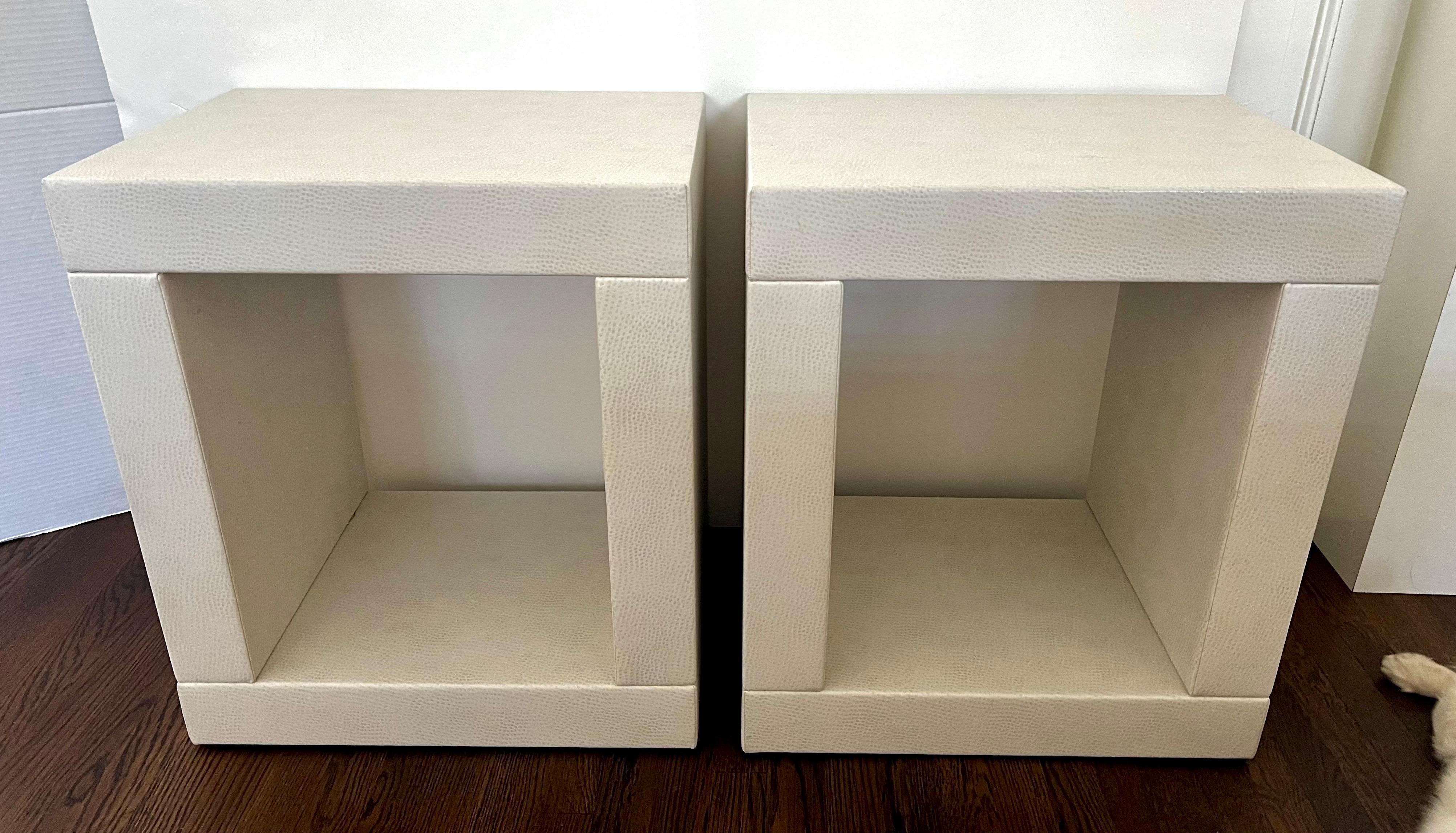 Contemporary Pair of Karl Springer Style White Faux Snakeskin Side Tables Nightstands For Sale