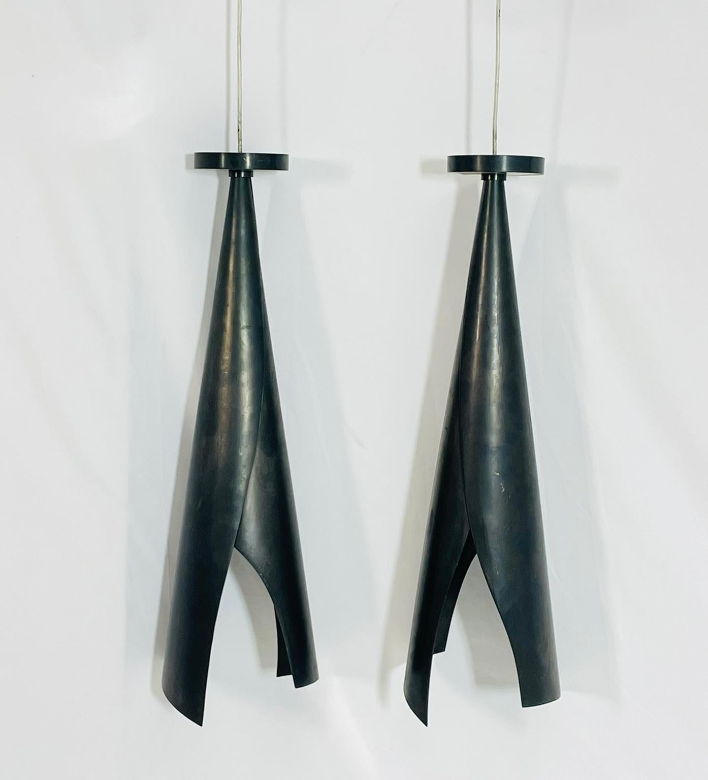 Anodisé Paire de pendentifs en bronze de Kelly Wearstler Visual Comfort, forme sculpturale en vente