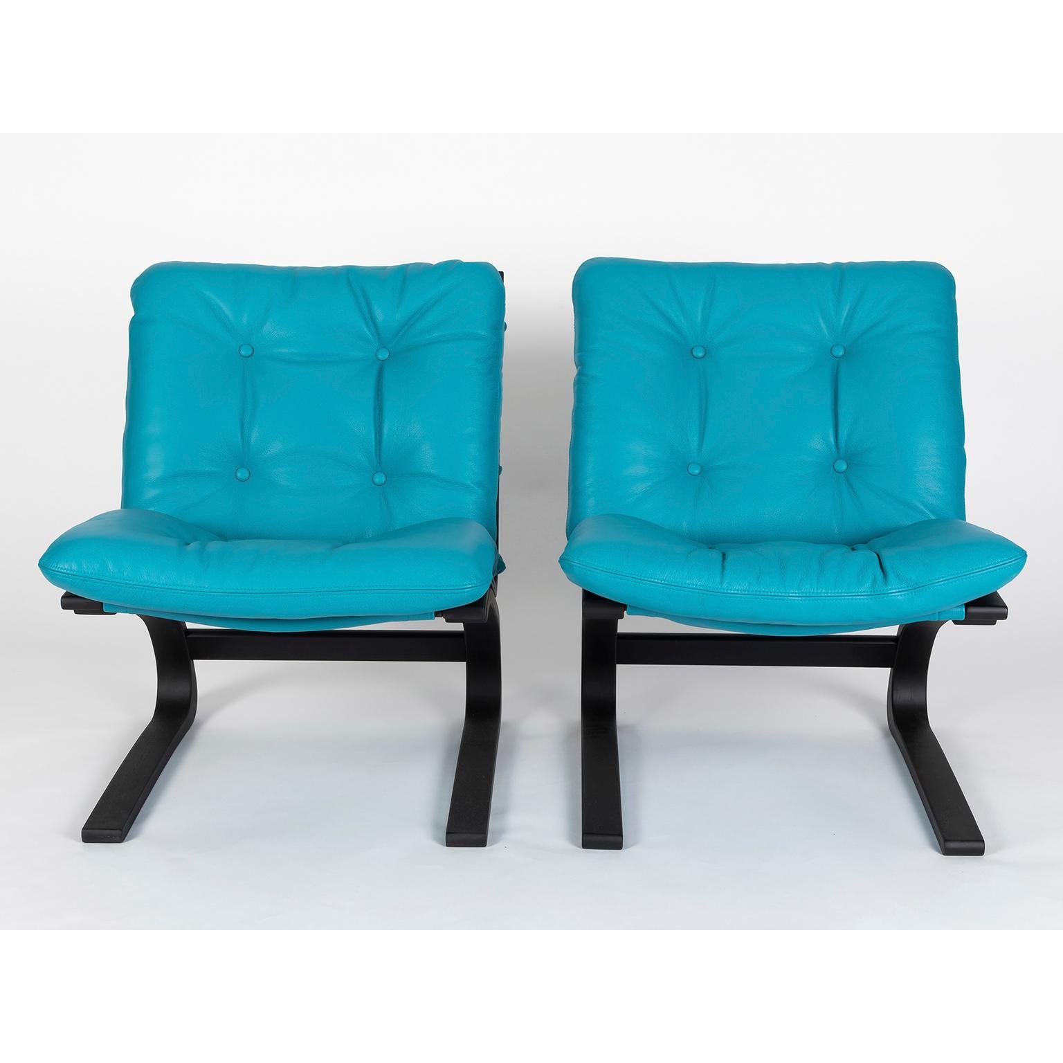 Scandinavian Modern Pair of Kengu Siesta Chairs, Elsa and Nordahl Solheim for Rybo Rykken, Norway For Sale