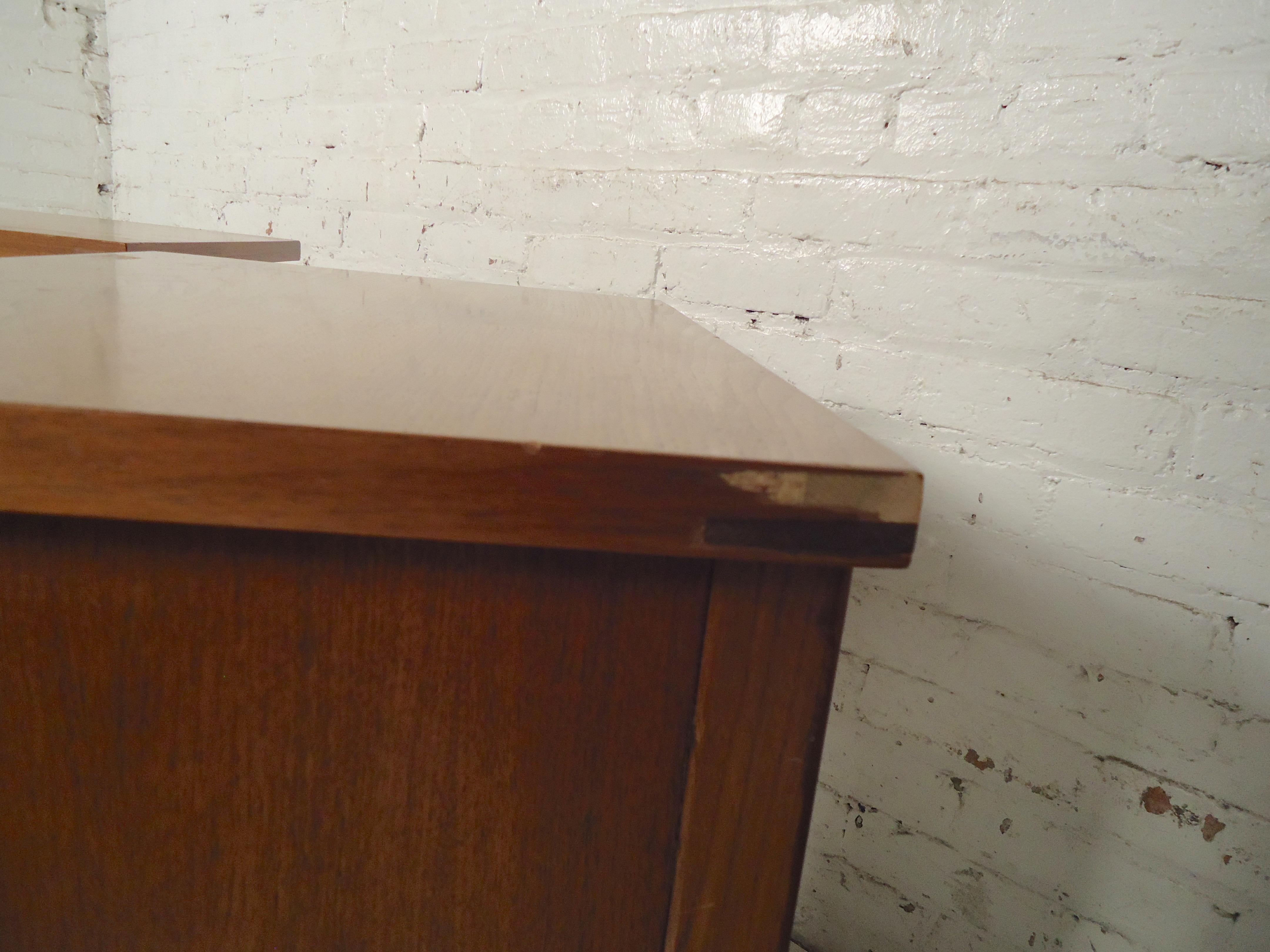 Pair of Kent Coffey Nightstands In Good Condition In Brooklyn, NY