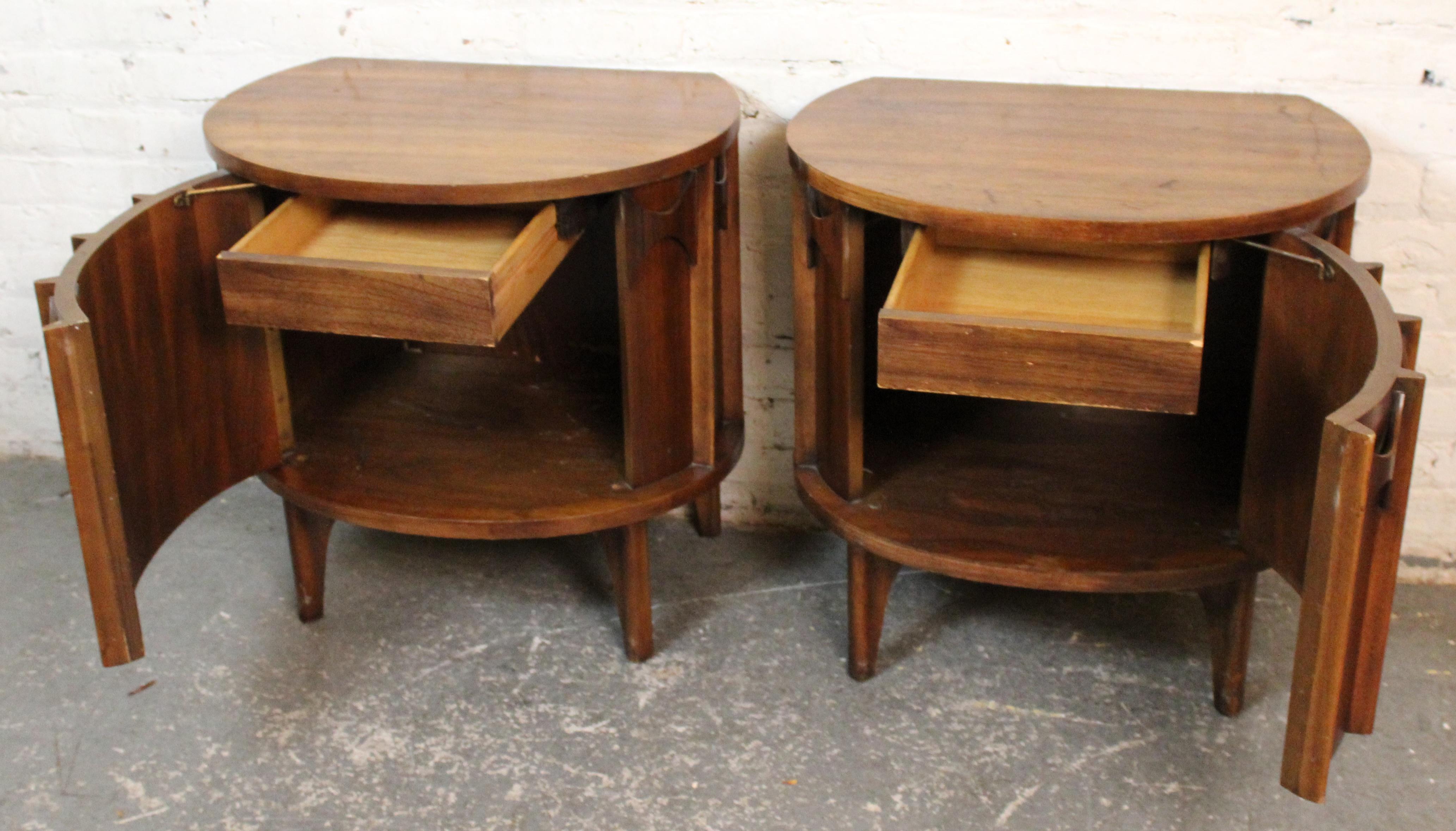 Ottone Coppia di comodini 'Perspecta' di Kent Coffey in vendita