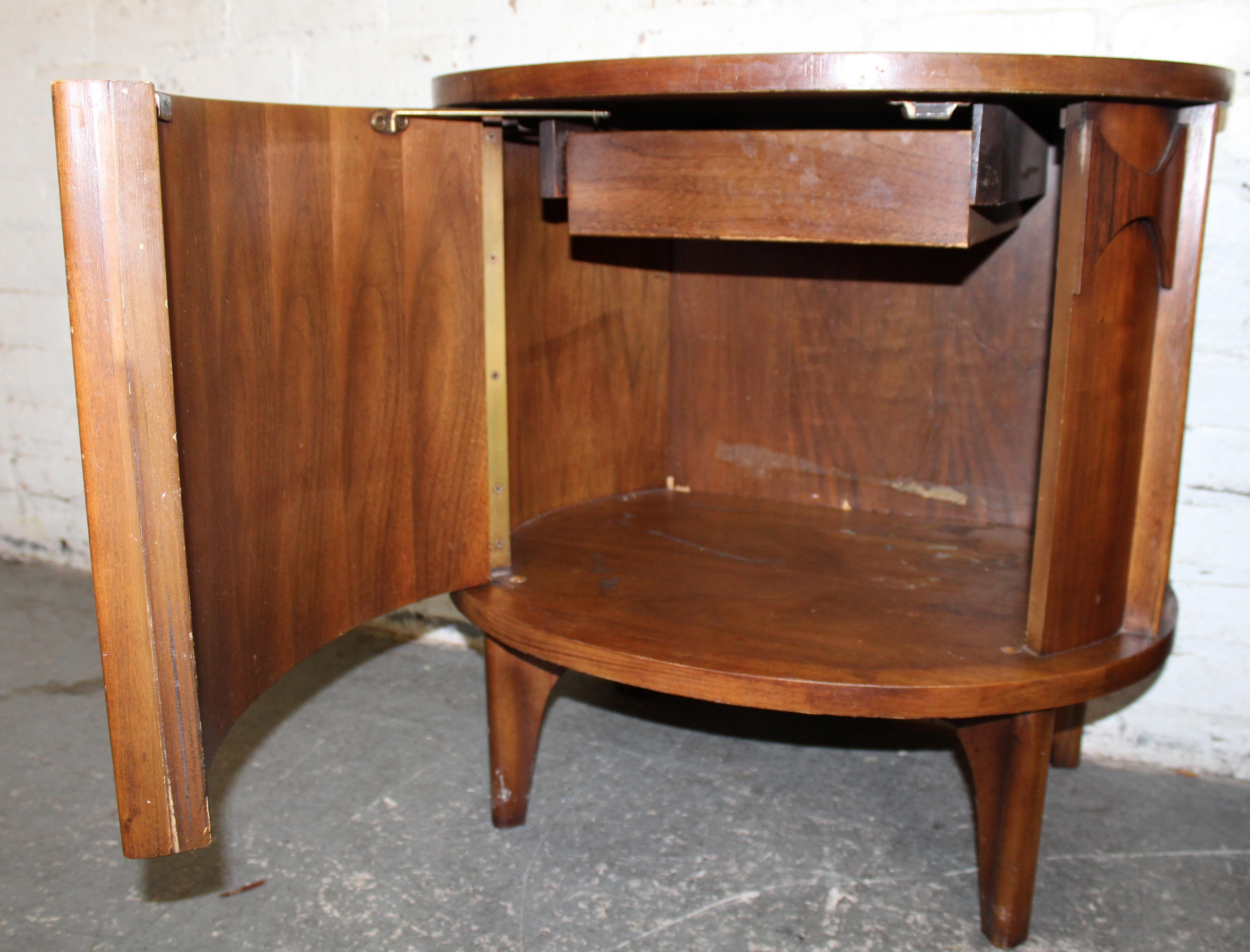 Coppia di comodini 'Perspecta' di Kent Coffey in vendita 2