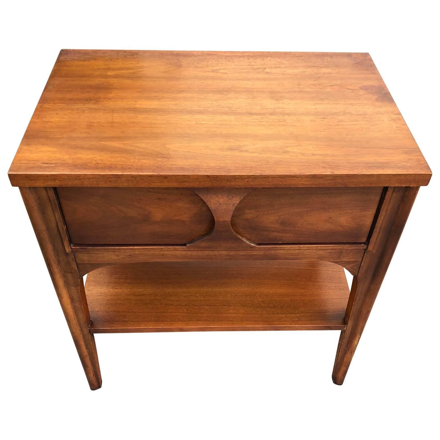 Mid-Century Modern Pair of Kent Coffey Perspecta Walnut Side Table or Nightstands