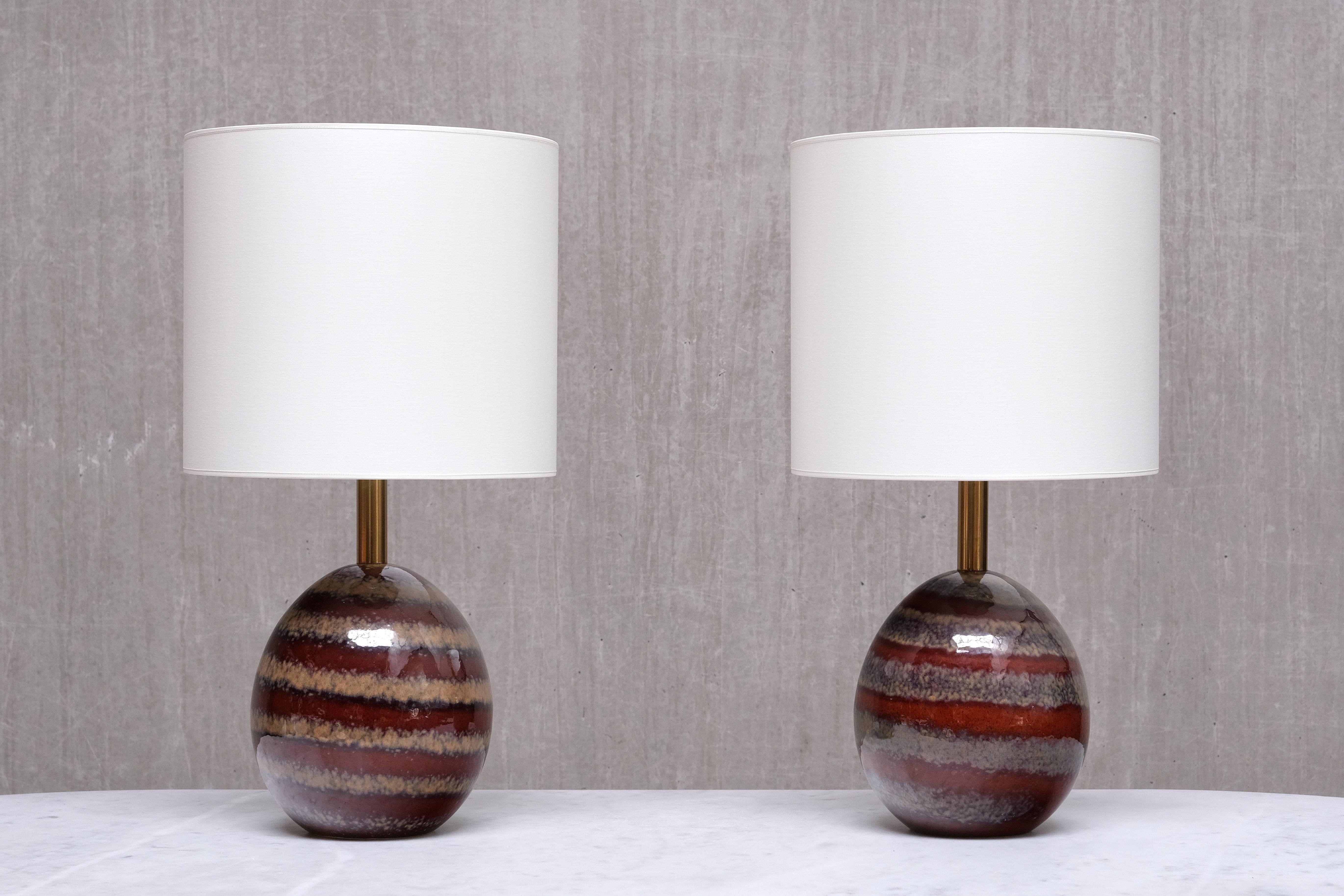 Cette rare paire de lampes de table a été conçue par Kent Eriksson en Collaboration avec Carl-Harry Stålhane et produite par Designhuset en Suède dans les années 1970. Chaque base est marquée 