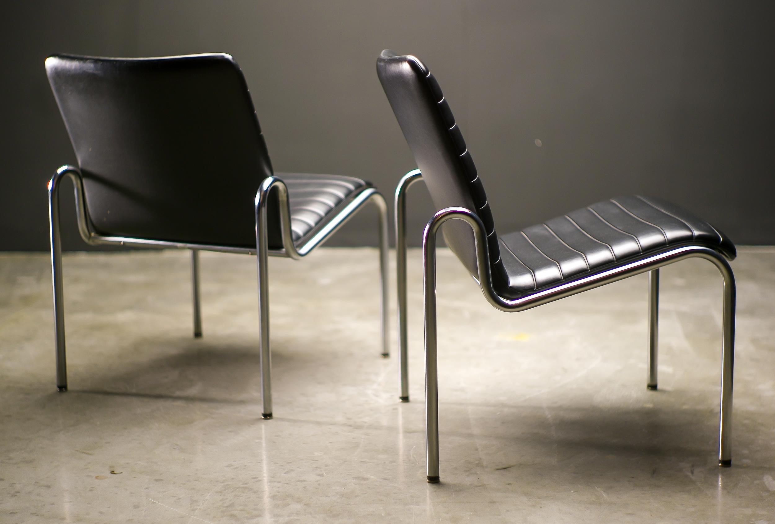 Milieu du XXe siècle Paire de chaises longues Kho Liang Ie Model No 703, 1968 en vente