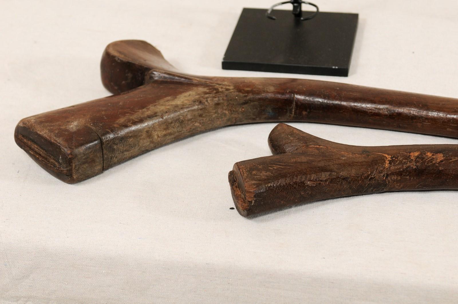 Pareja de Palos de Madera Kiakavo de las Islas Fiyi en Soportes Negros Personalizados en Bueno estado para la venta en Atlanta, GA
