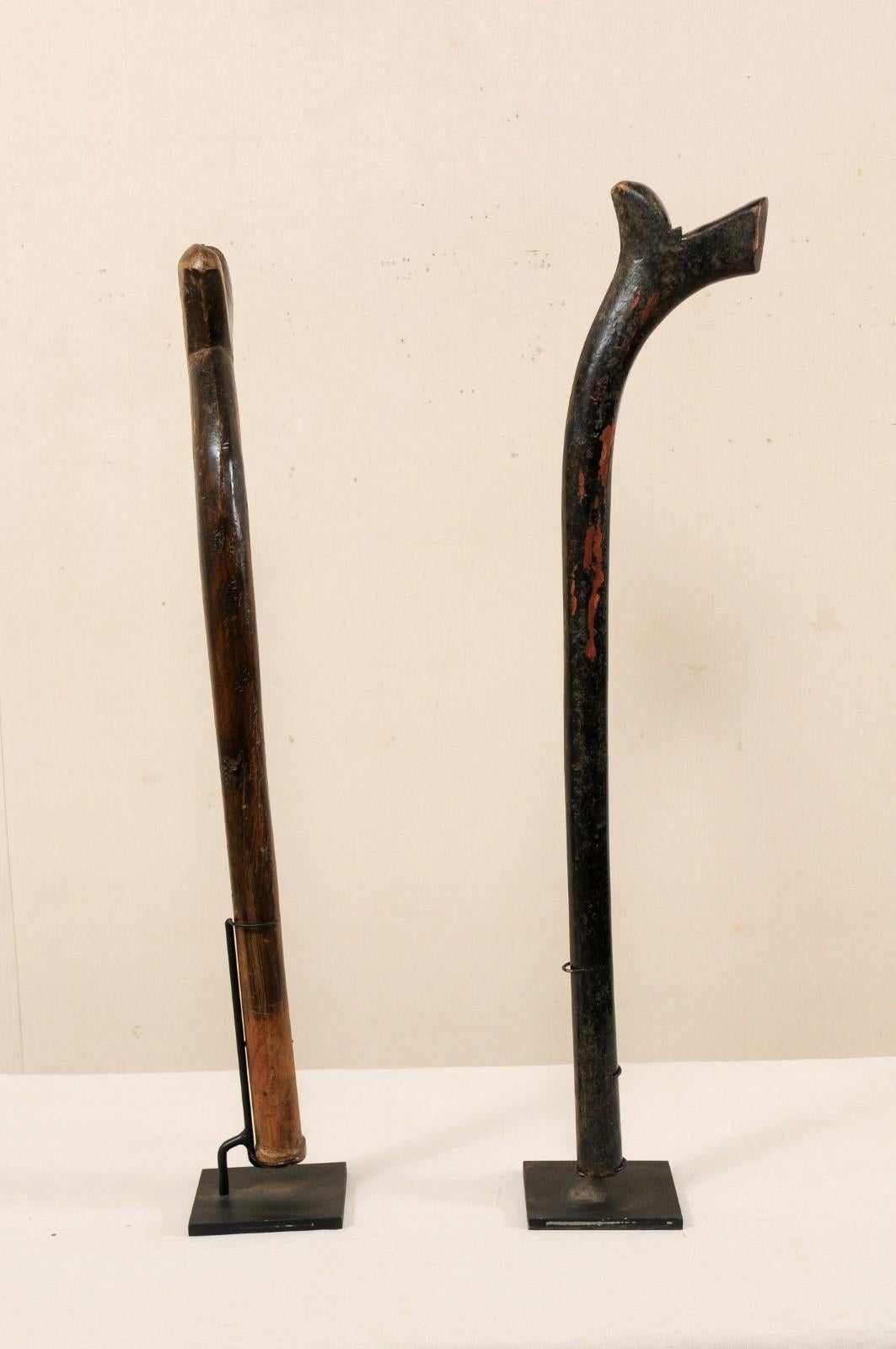 Pareja de Palos de Madera Kiakavo de las Islas Fiyi en Soportes Personalizados Tallado en venta