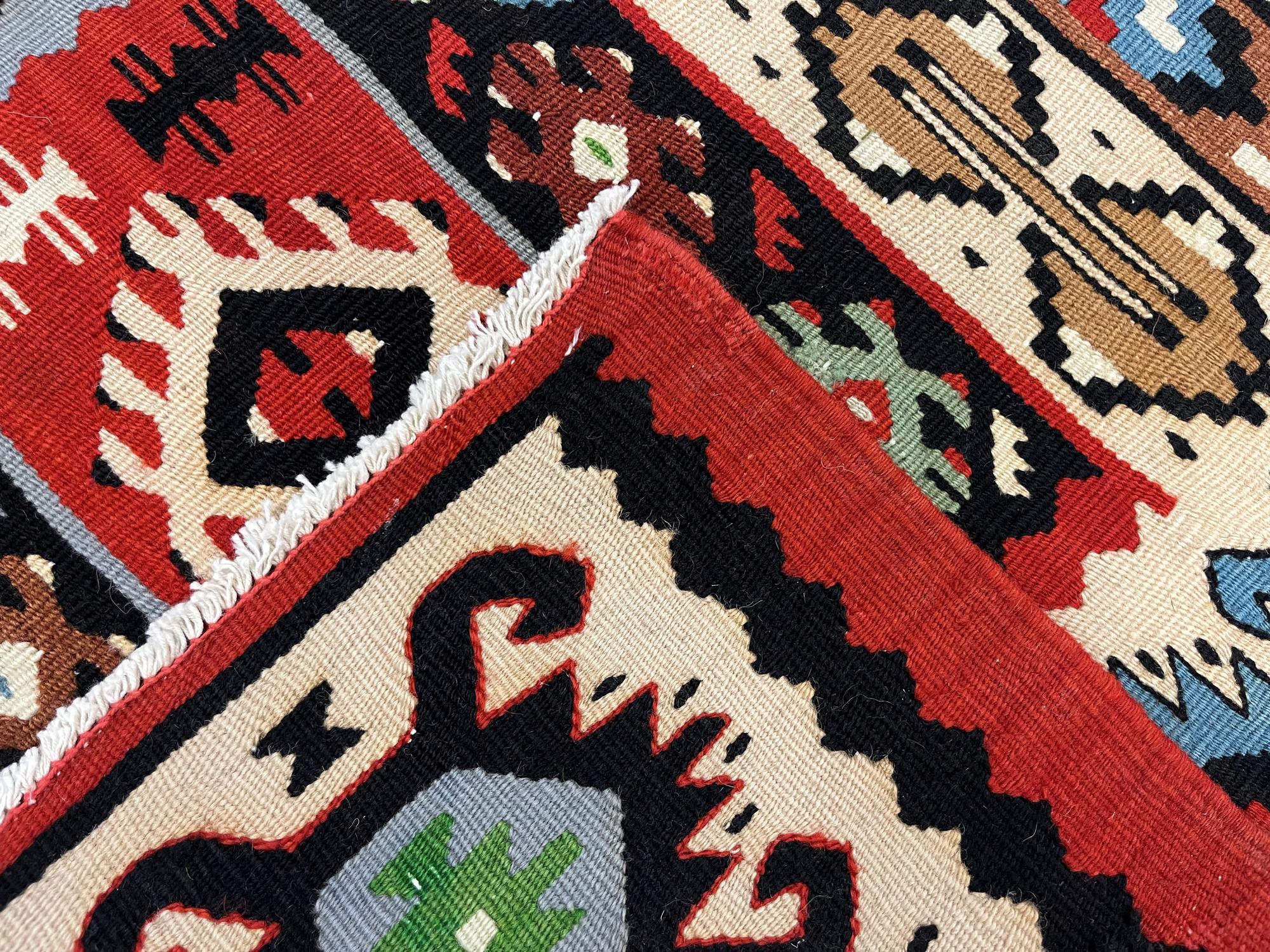 Paire de tapis de couloir traditionnels turcs Kilims en laine rouge fabriqués à la main en vente 4