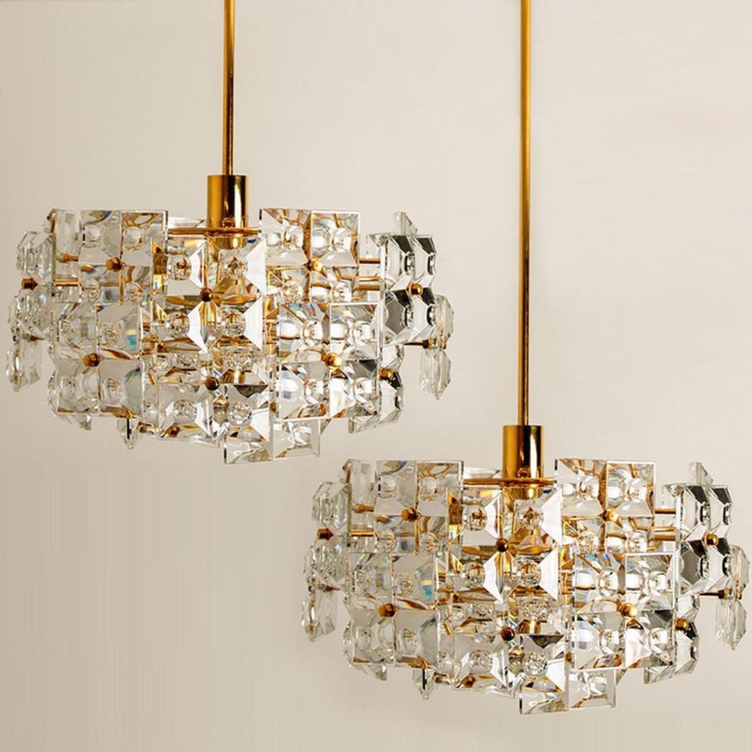 Pair of Kinkeldey Chandeliers, Gold-Plated Brass Crystal Glass, 1970 For Sale 3