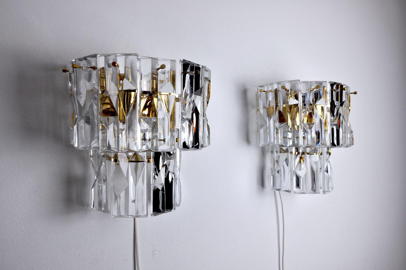 Very nice pair of kinkeldey sconces designed and produced in Germany in the 1970s.11 cut crystals spread over two levels of a gilded metal structure. Very beautiful design object that will illuminate your interior wonderfully. Electricity checked,