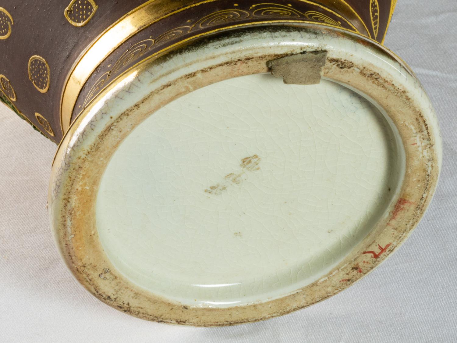 Pair of Kinkozan Satsuma Vases with Gold Kinrande, 19th Century For Sale 1