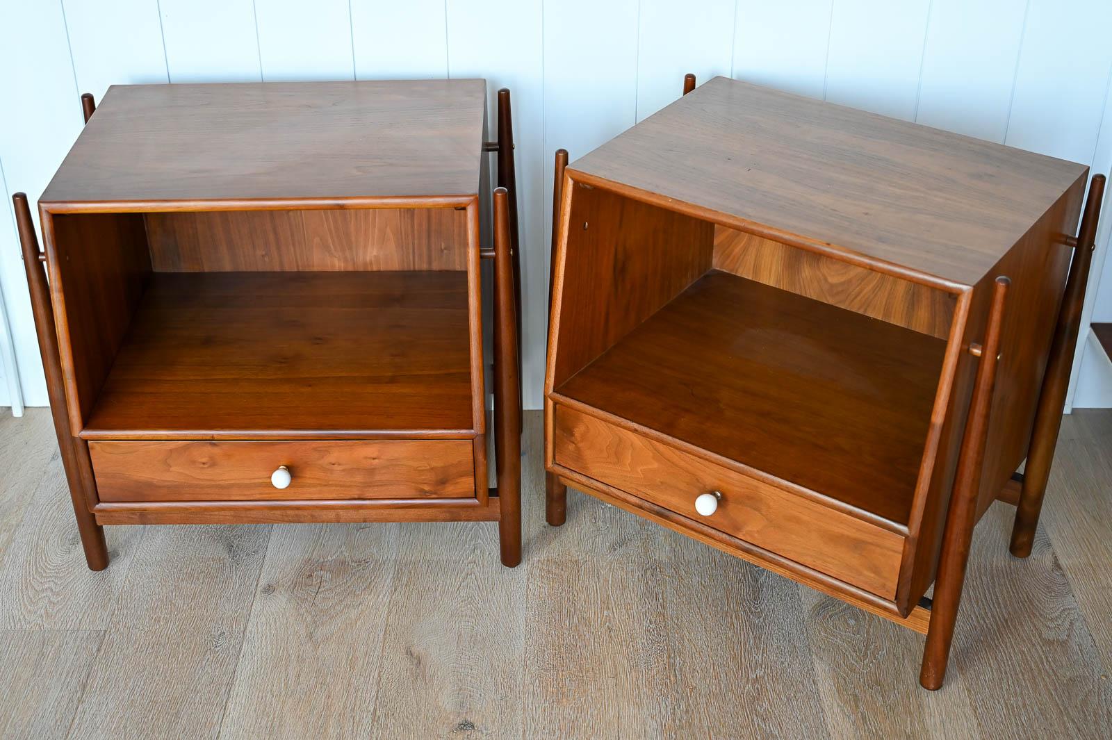 Pair of Kipp Stewart and Stewart McDougall Walnut Nighstands, ca. 1960 In Good Condition For Sale In Costa Mesa, CA