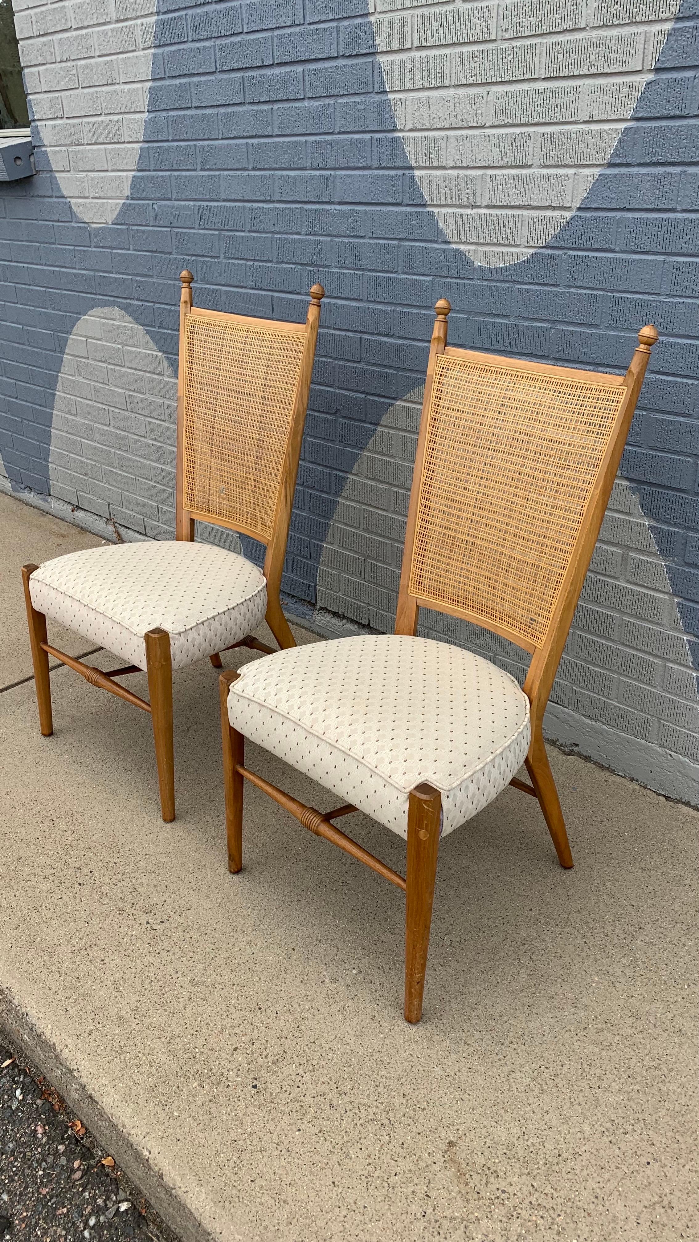 XX secolo Coppia di sedie da pranzo Kipp Stewart per Drexel Declaration in vendita