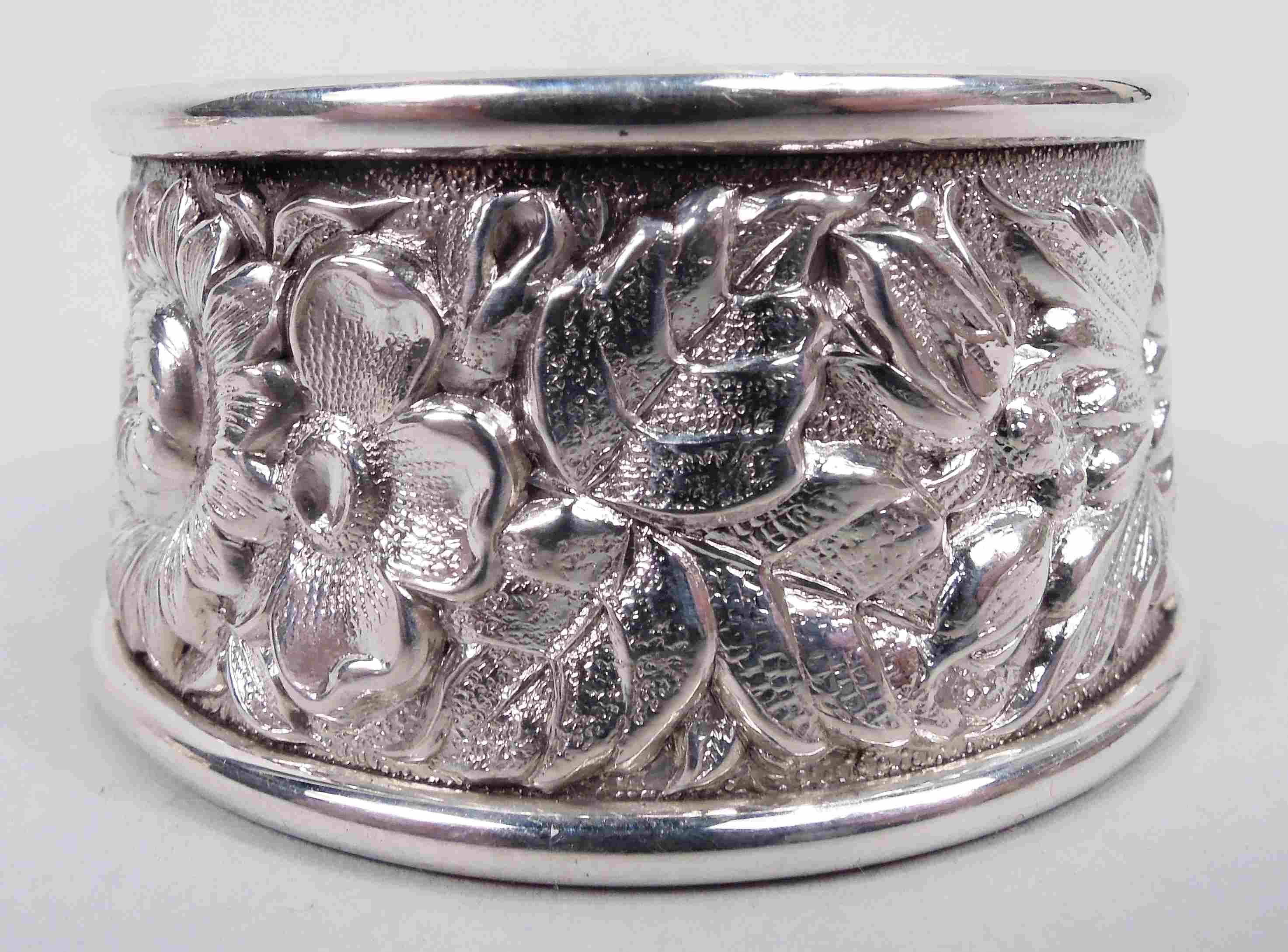 Pair of Kirk Baltimore Repousse Sterling Silver Open Salts In Good Condition In New York, NY