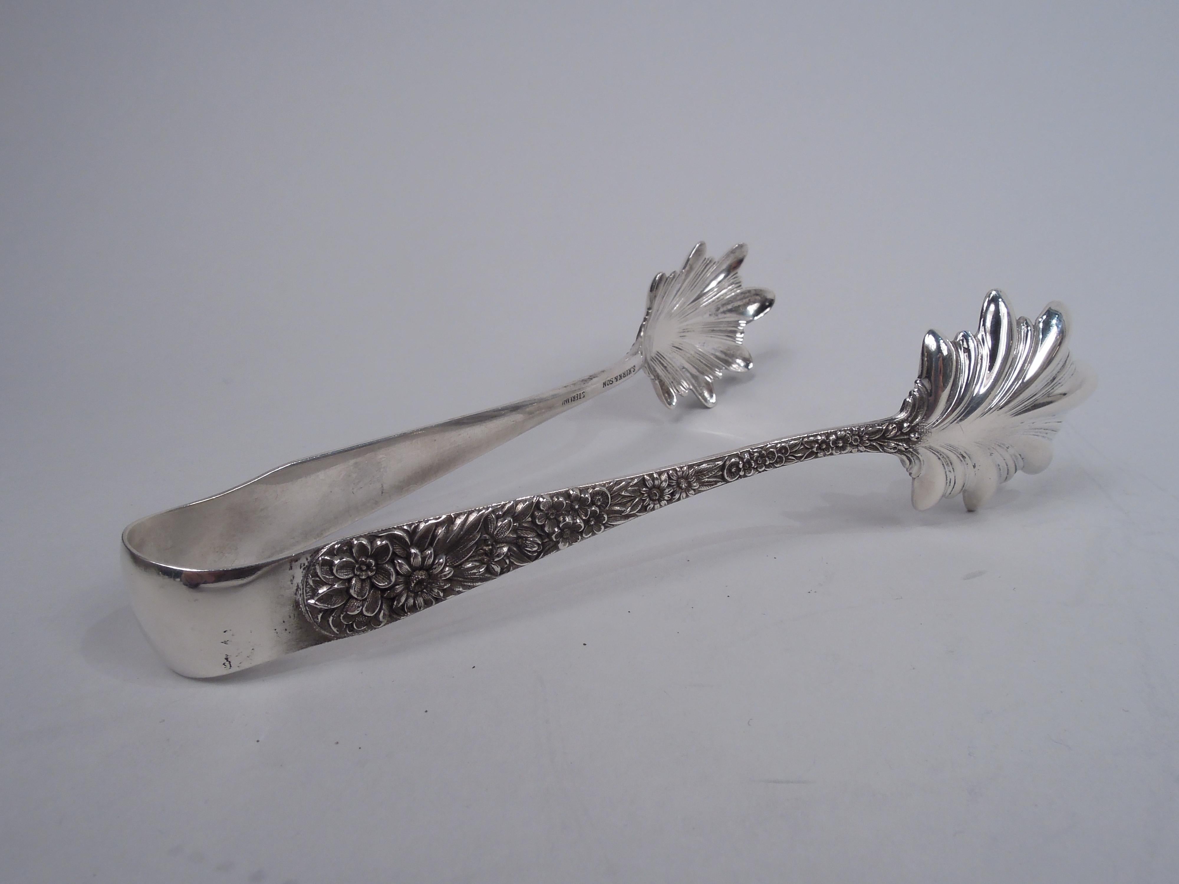 Pair of Kirk Repousse Sterling Silver Ice Tongs In Good Condition For Sale In New York, NY