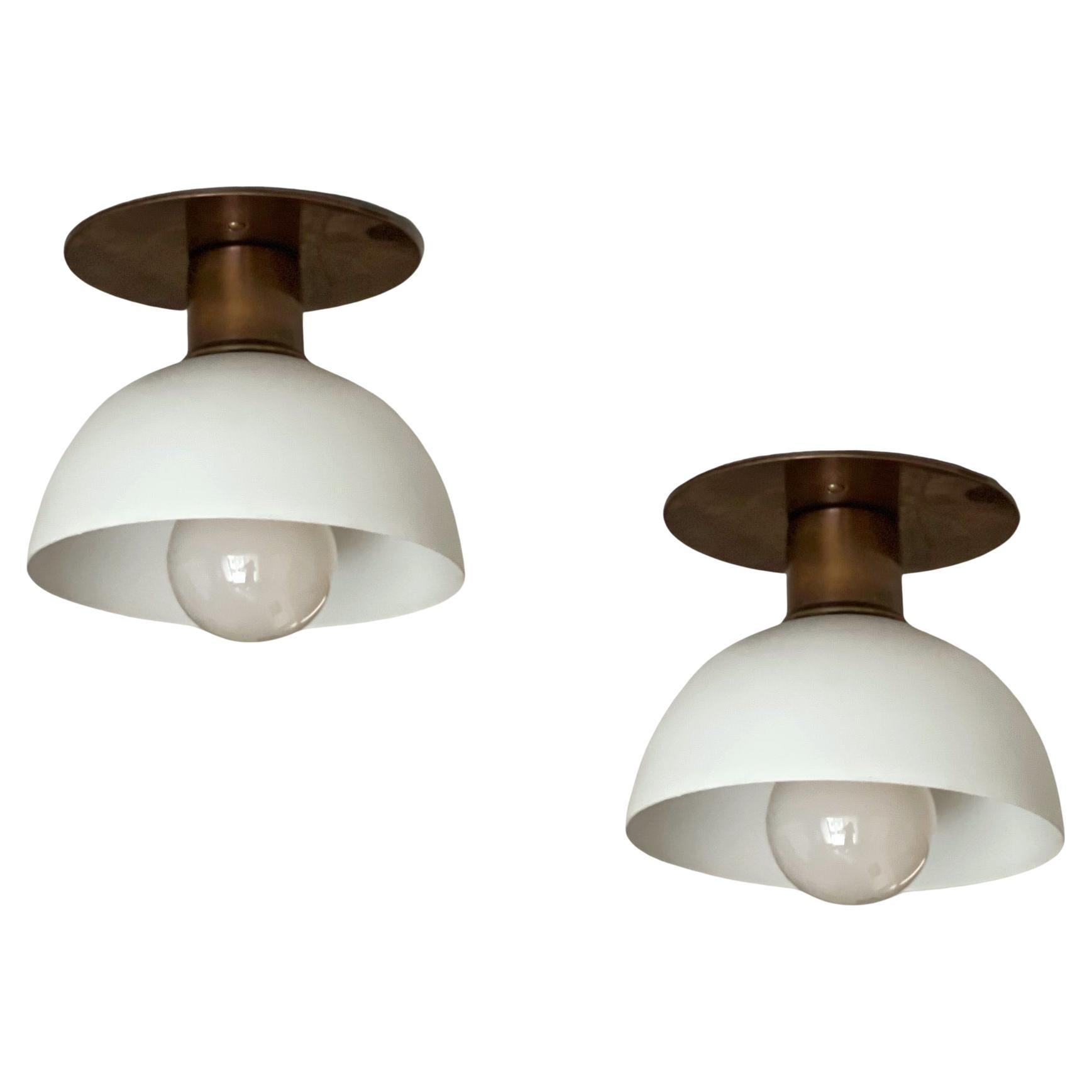 Coppia di lampade da soffitto per cucina - paralumi bianchi e accessori in ottone