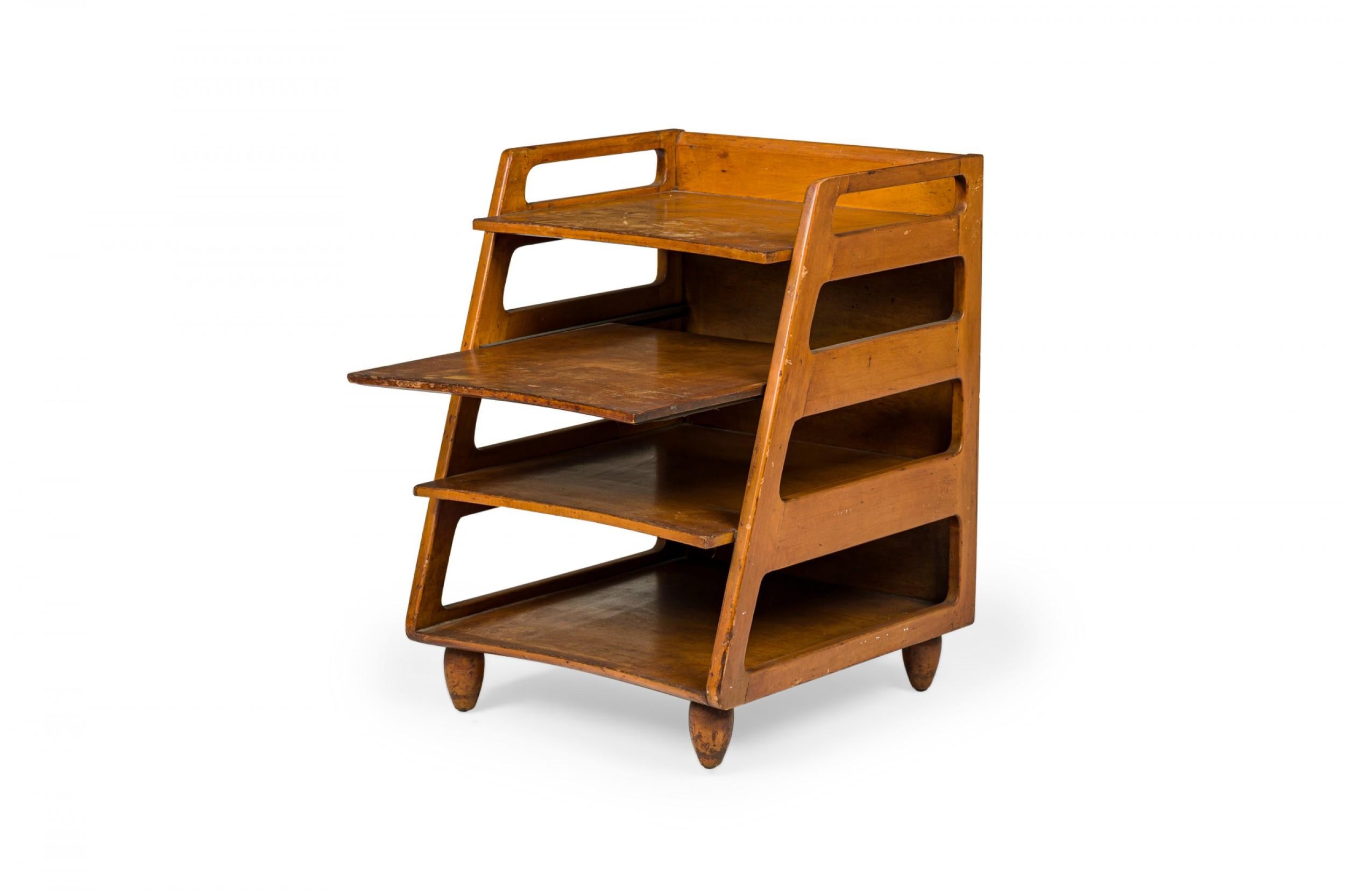 Pair of Kittinger American Mid-Century Wooden Four-Compartment Magazine Tables In Good Condition For Sale In New York, NY