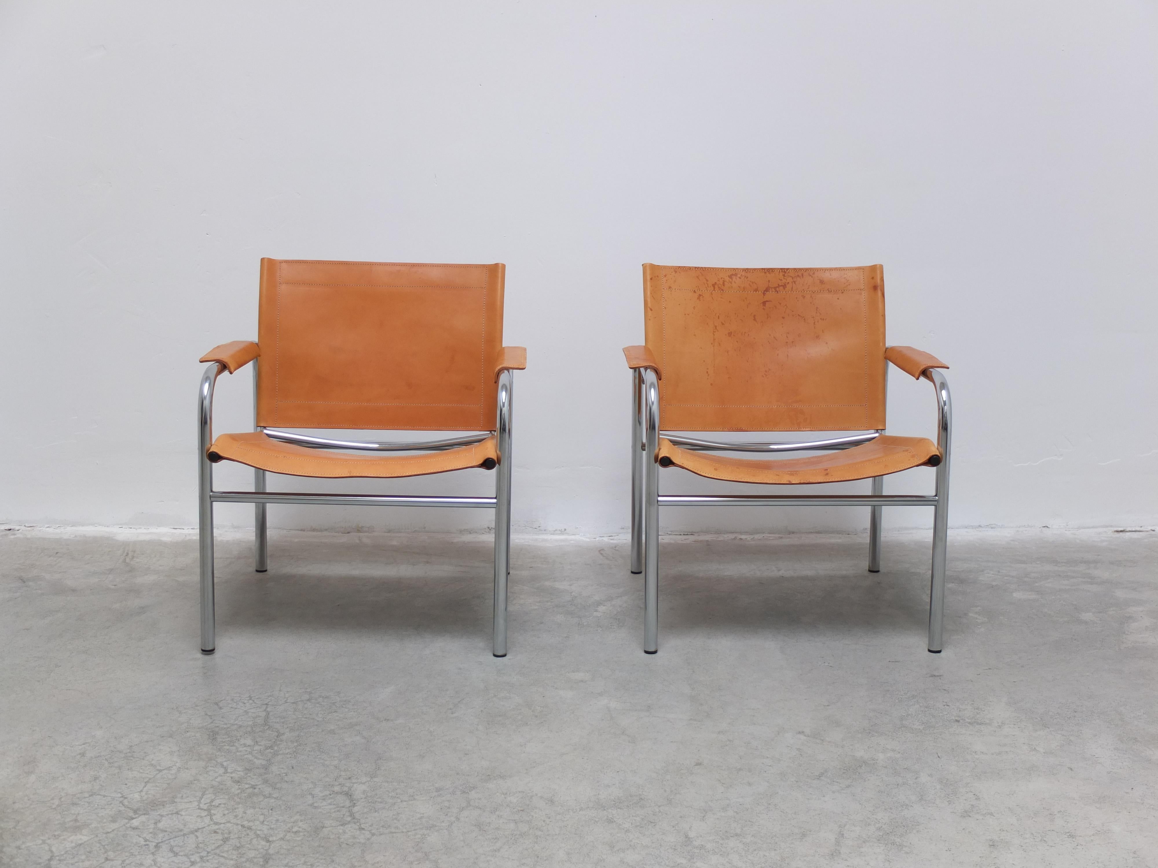 A nice set of funky vintage Ikea easy chairs designed by Tord Björklund around 1980. These come with the original patinated natural leather upholstery which has aged beautifully. Combined with a chromed tubular steel frame in great condition. 