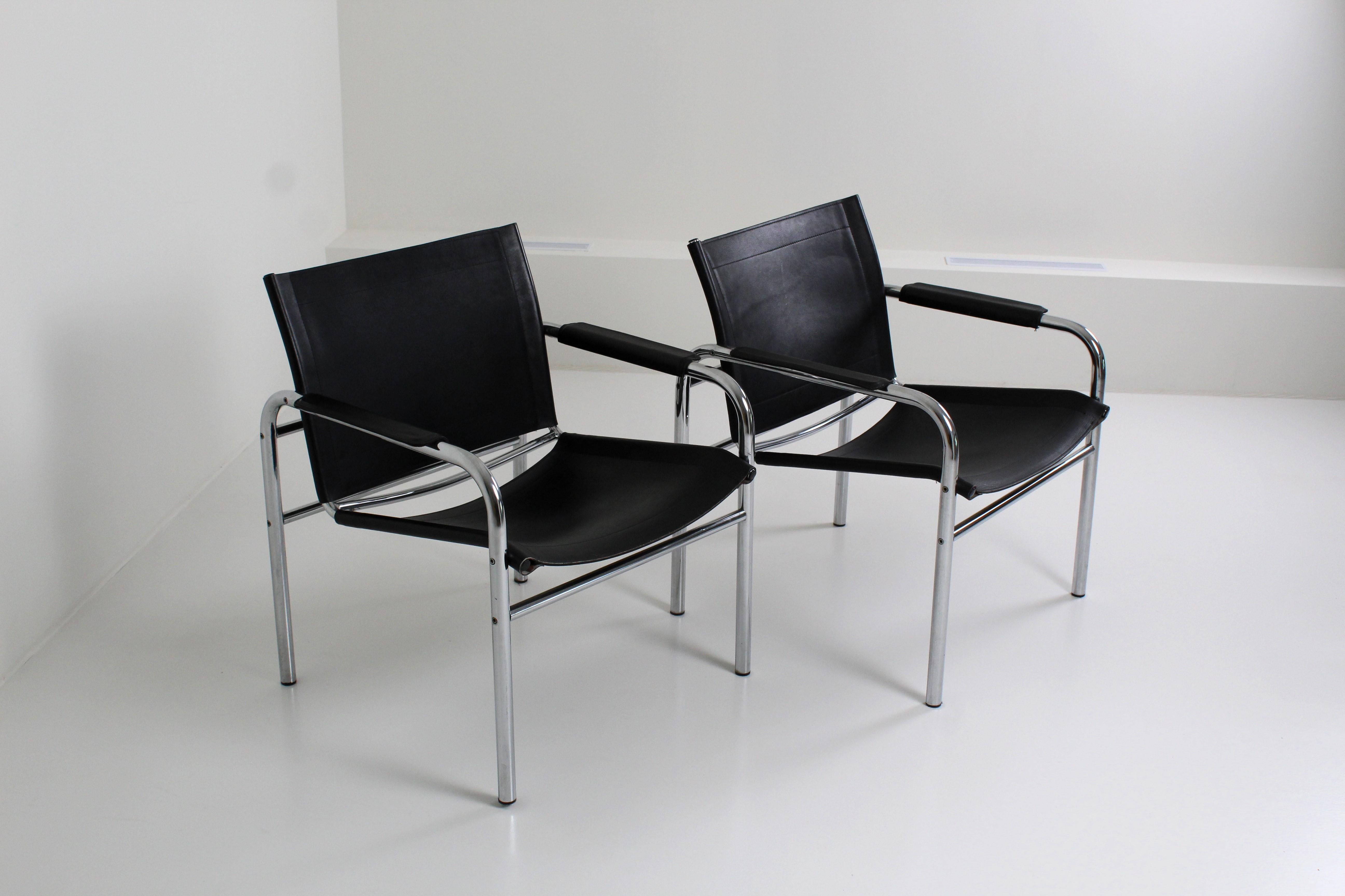 Vintage pair of Klinte leather easy chairs by Tord Björklund for IKEA 1980, Set of 2. Chromed steel tubular structure with black leather seat and armrest. Seat height: 40 cm.