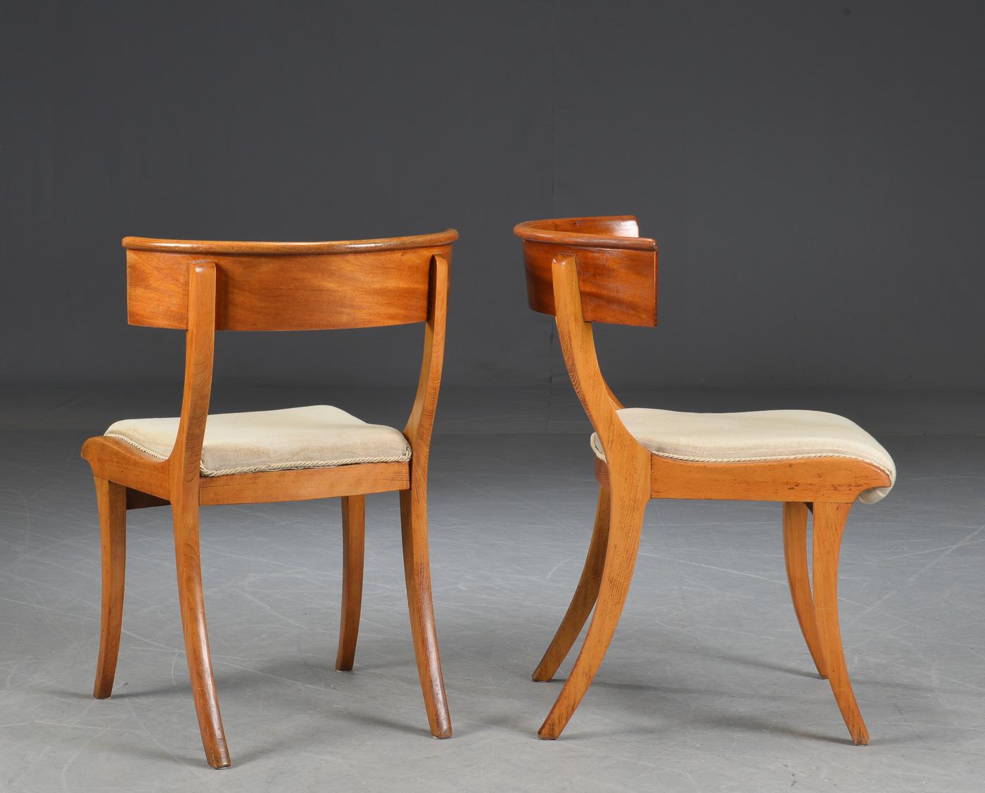 Neoclassical Revival Pair of Klismo Chairs