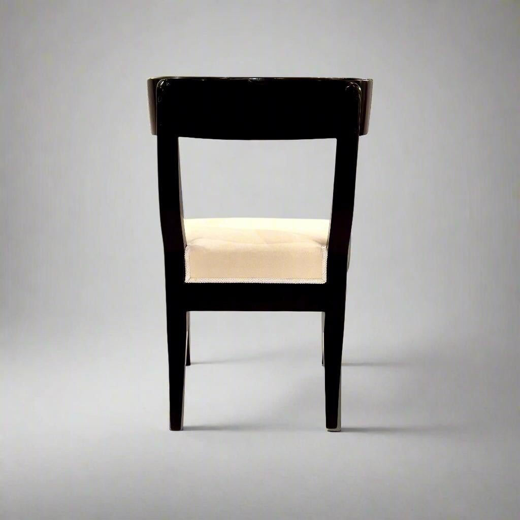Ébénisé Paire de chaises d'appoint ébonisées Klismos du début du 19e siècle en vente
