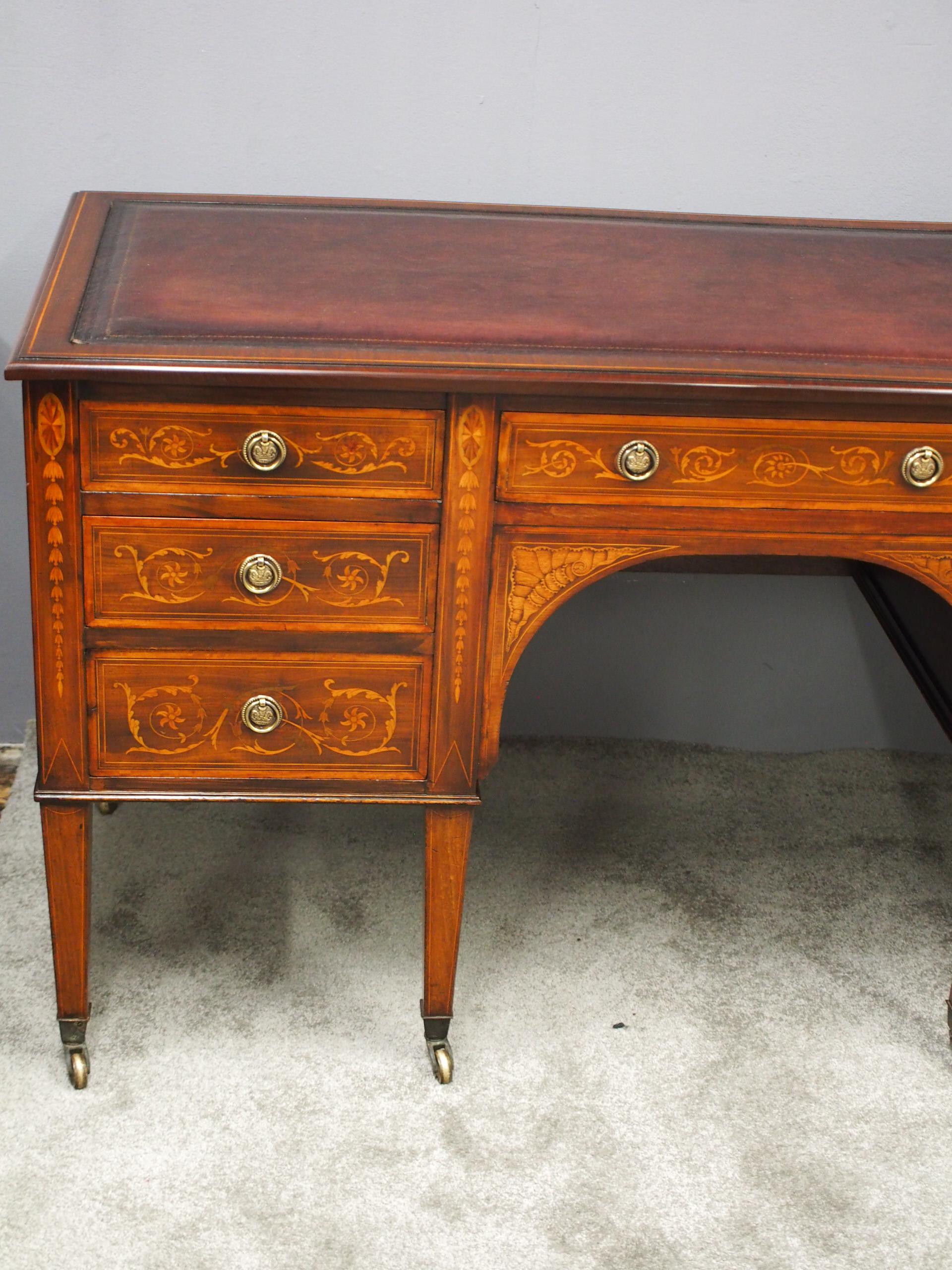 19th Century Pair of Kneehole Desks by Maple and Co. For Sale