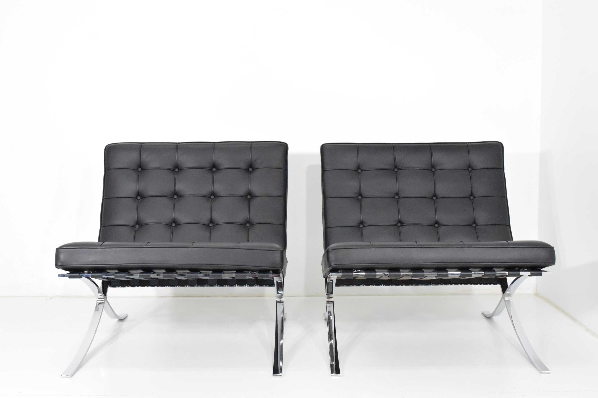 Mid-Century Modern Pair of Knoll Barcelona Chairs