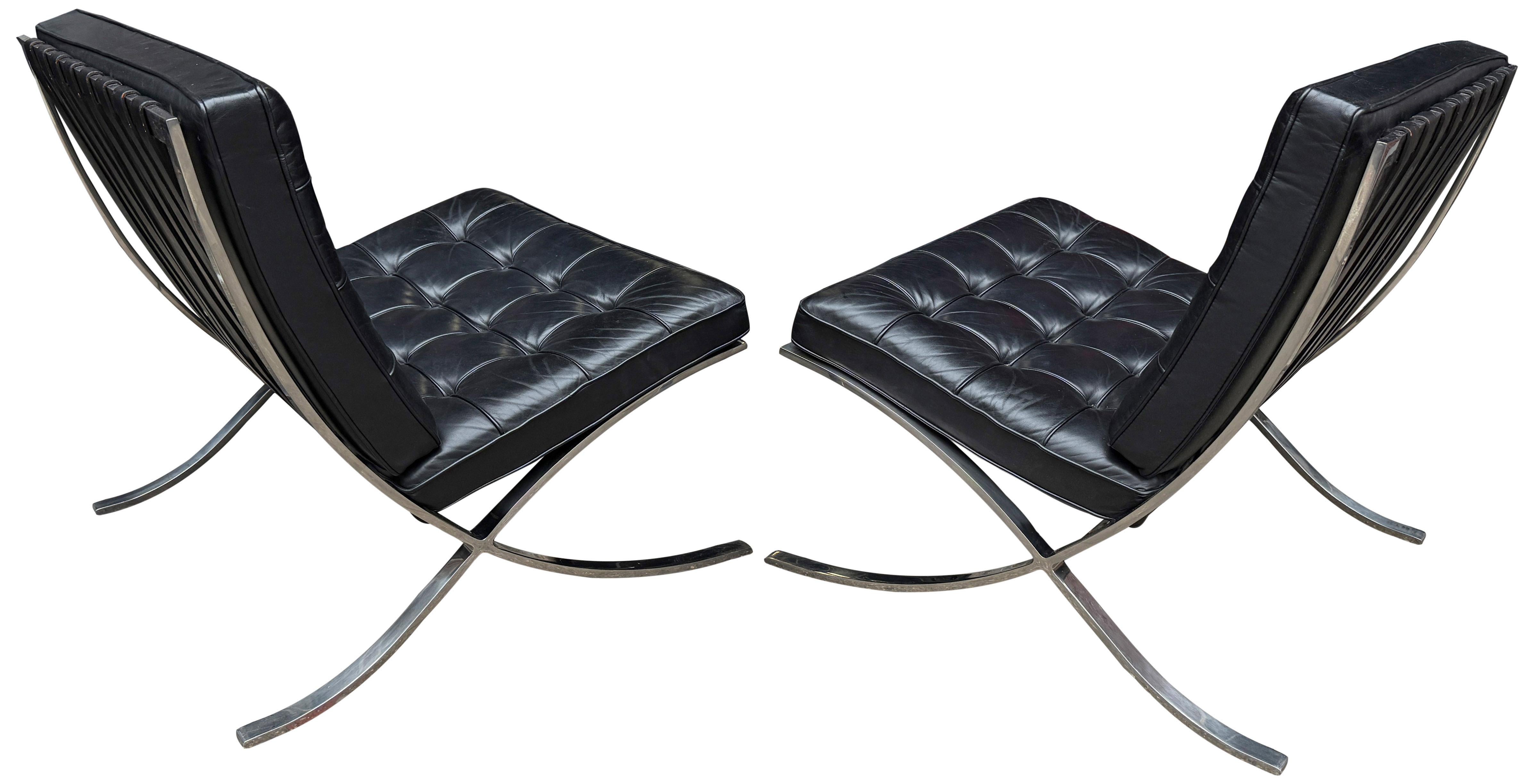 Paire de chaises knoll Barcelona en acier inoxydable avec pouf en vente 3