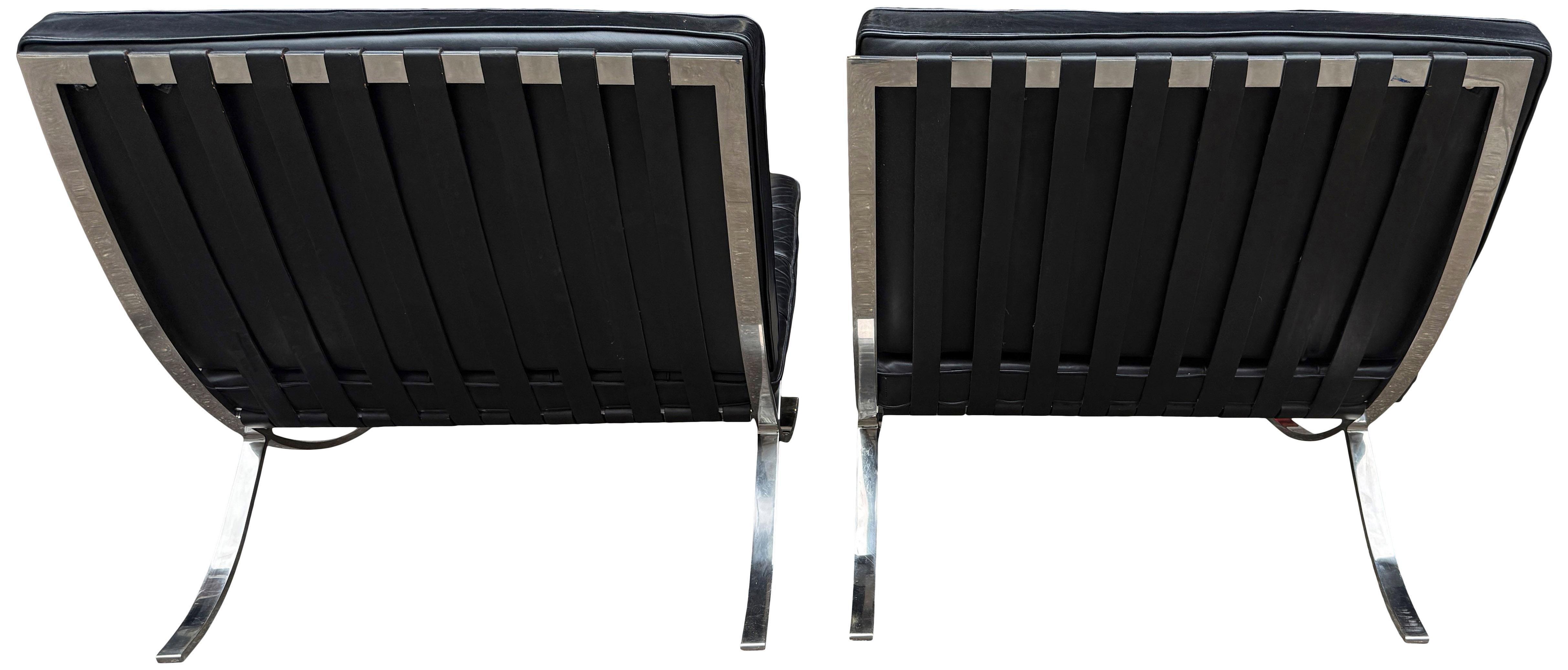 Paire de chaises knoll Barcelona en acier inoxydable avec pouf en vente 4