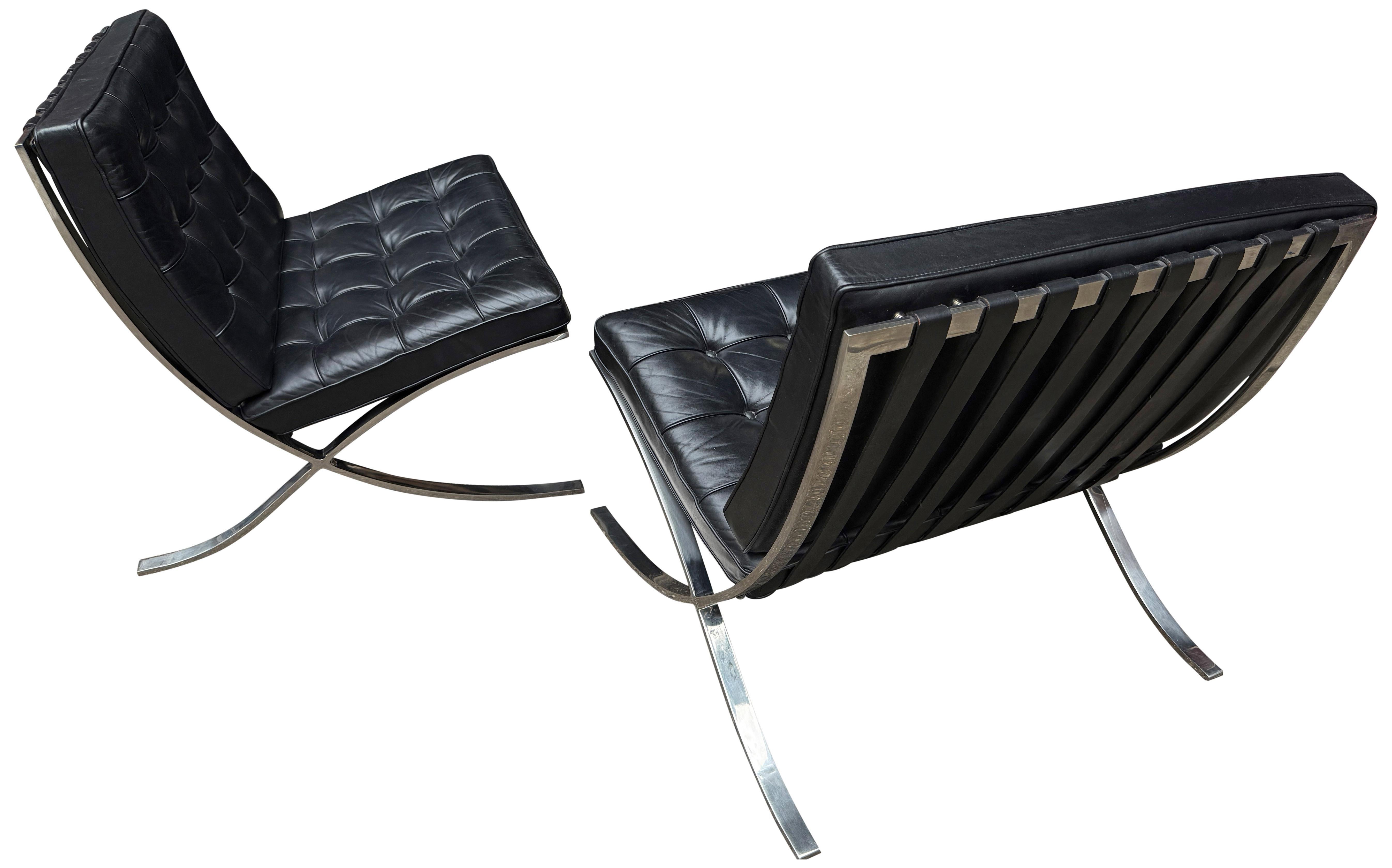 Paire de chaises knoll Barcelona en acier inoxydable avec pouf en vente 5