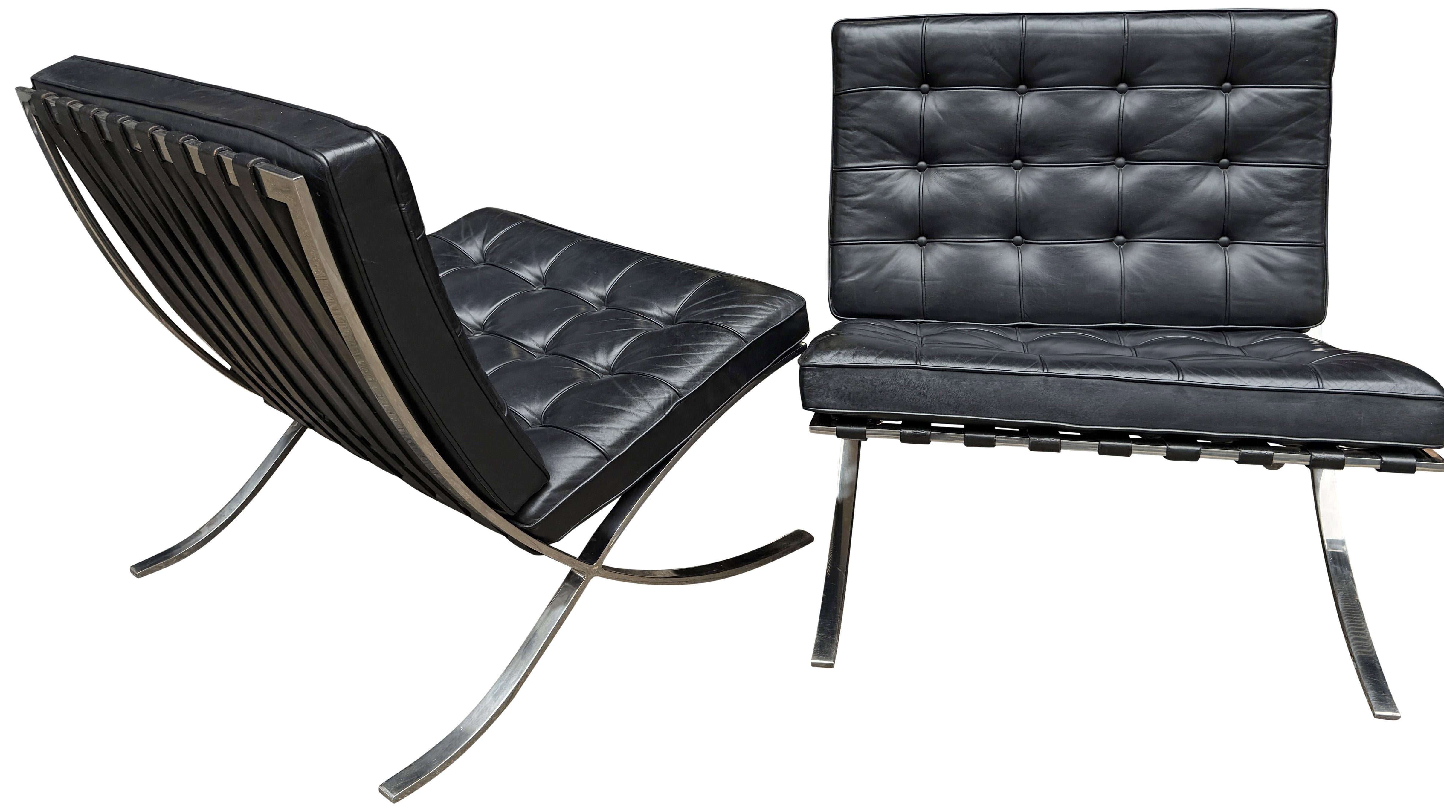 Paire de chaises knoll Barcelona en acier inoxydable avec pouf en vente 6