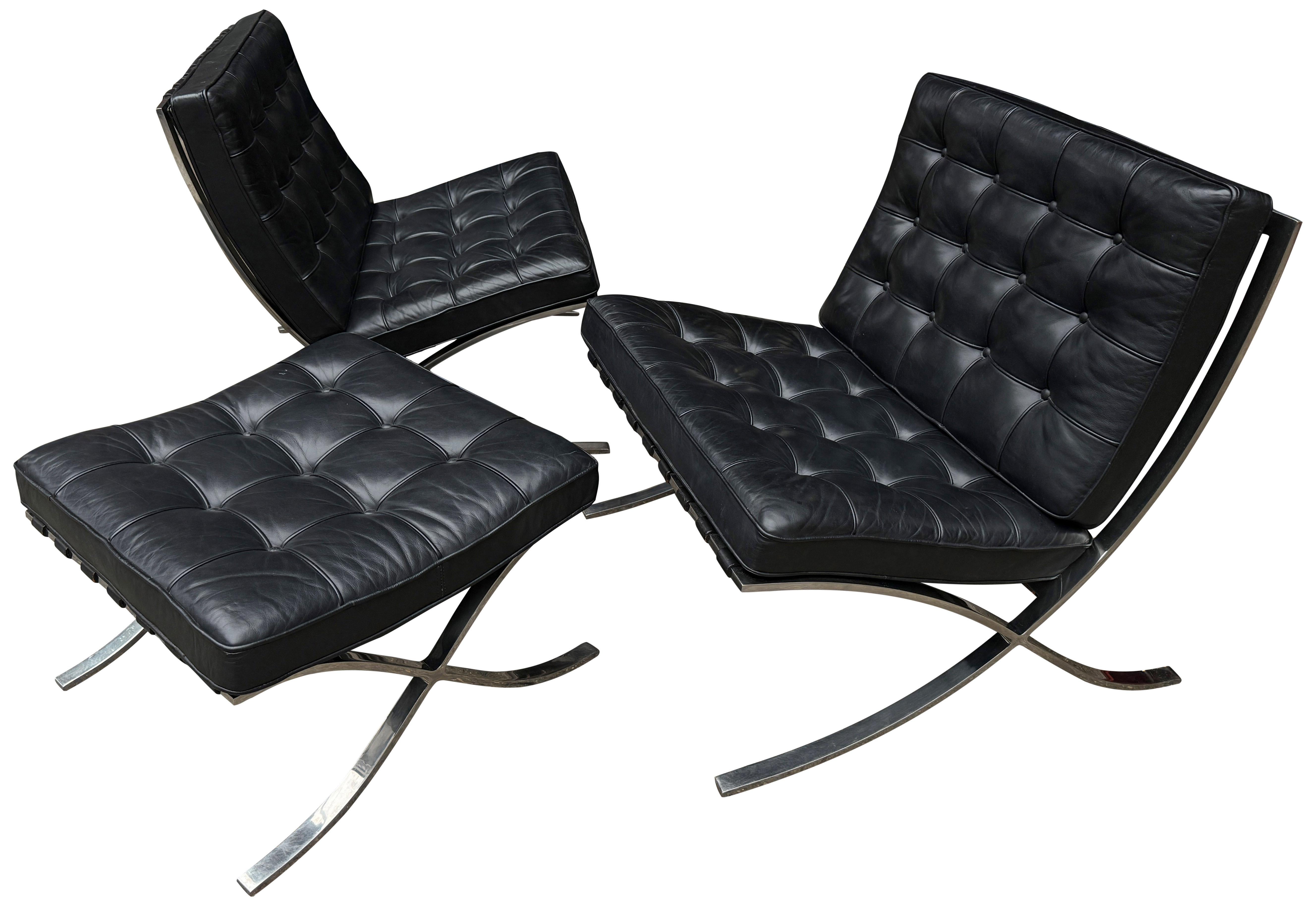 Paire de chaises knoll Barcelona en acier inoxydable avec pouf en vente 7