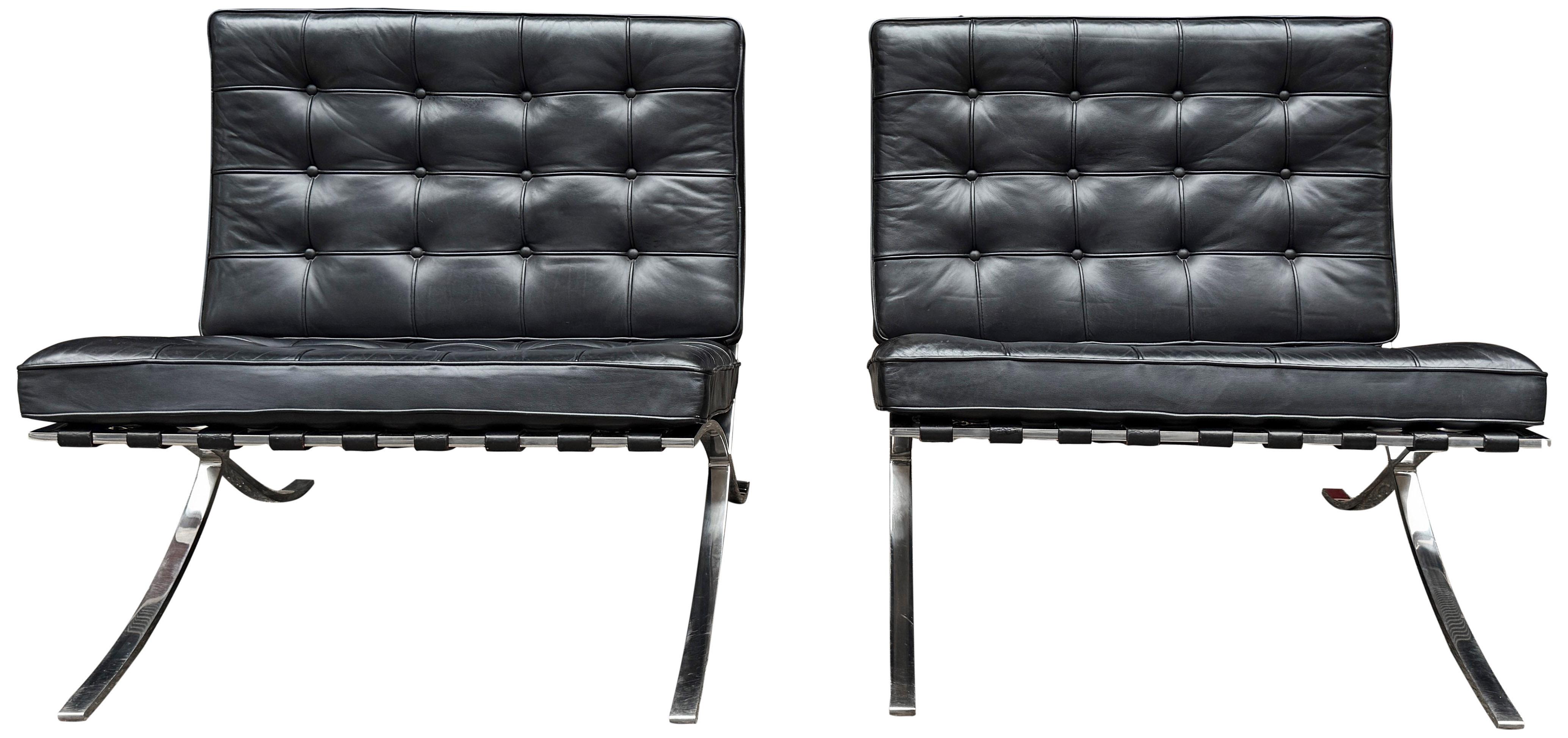 
Authentique chaise Barcelona moderne du milieu du siècle de Mies van der Rohe pour Knoll - Version en acier inoxydable de qualité supérieure

La chaise Barcelona, conçue par Ludwig Mies van der Rohe et produite par Knoll, est un modèle