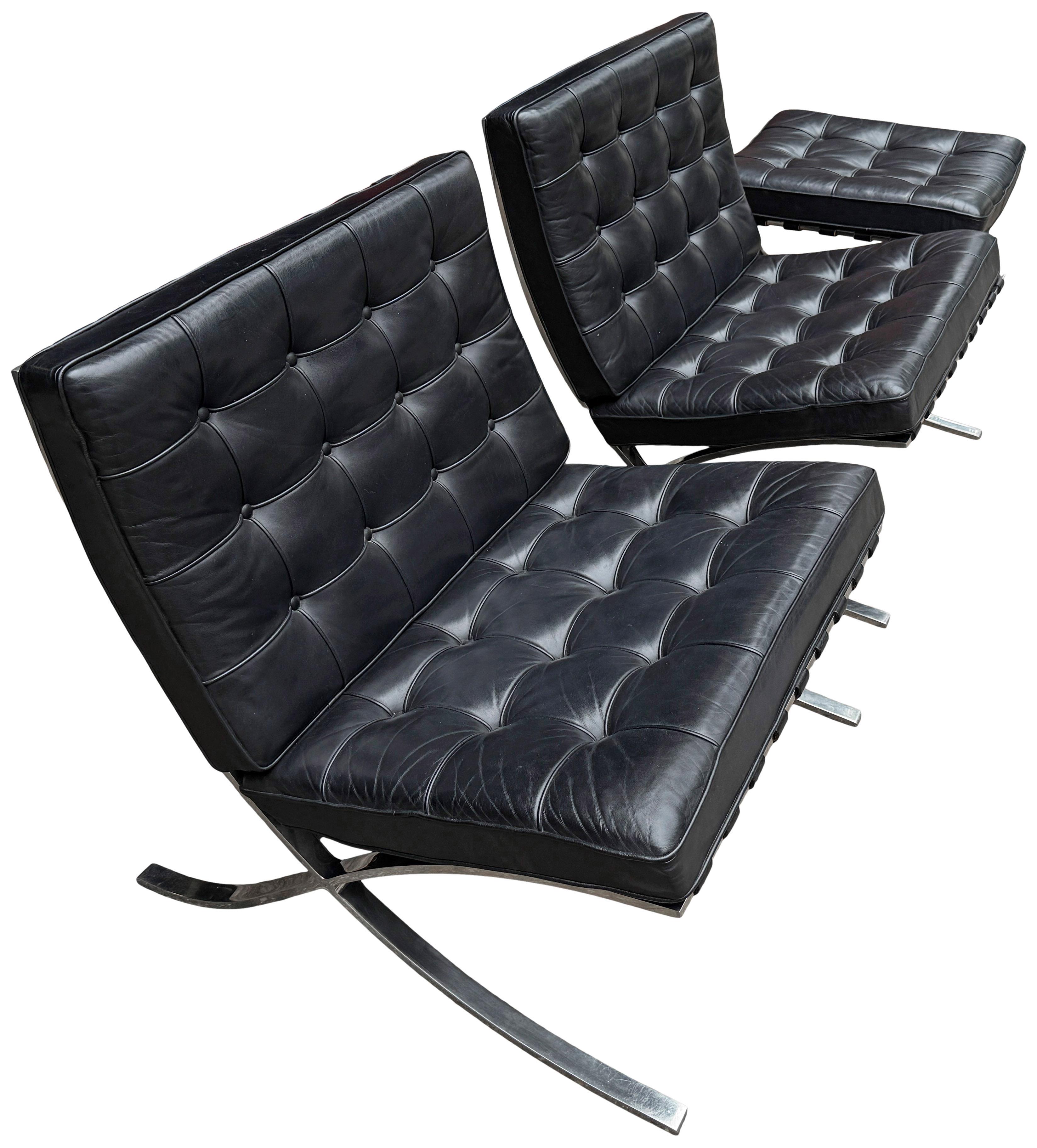 Américain Paire de chaises knoll Barcelona en acier inoxydable avec pouf en vente