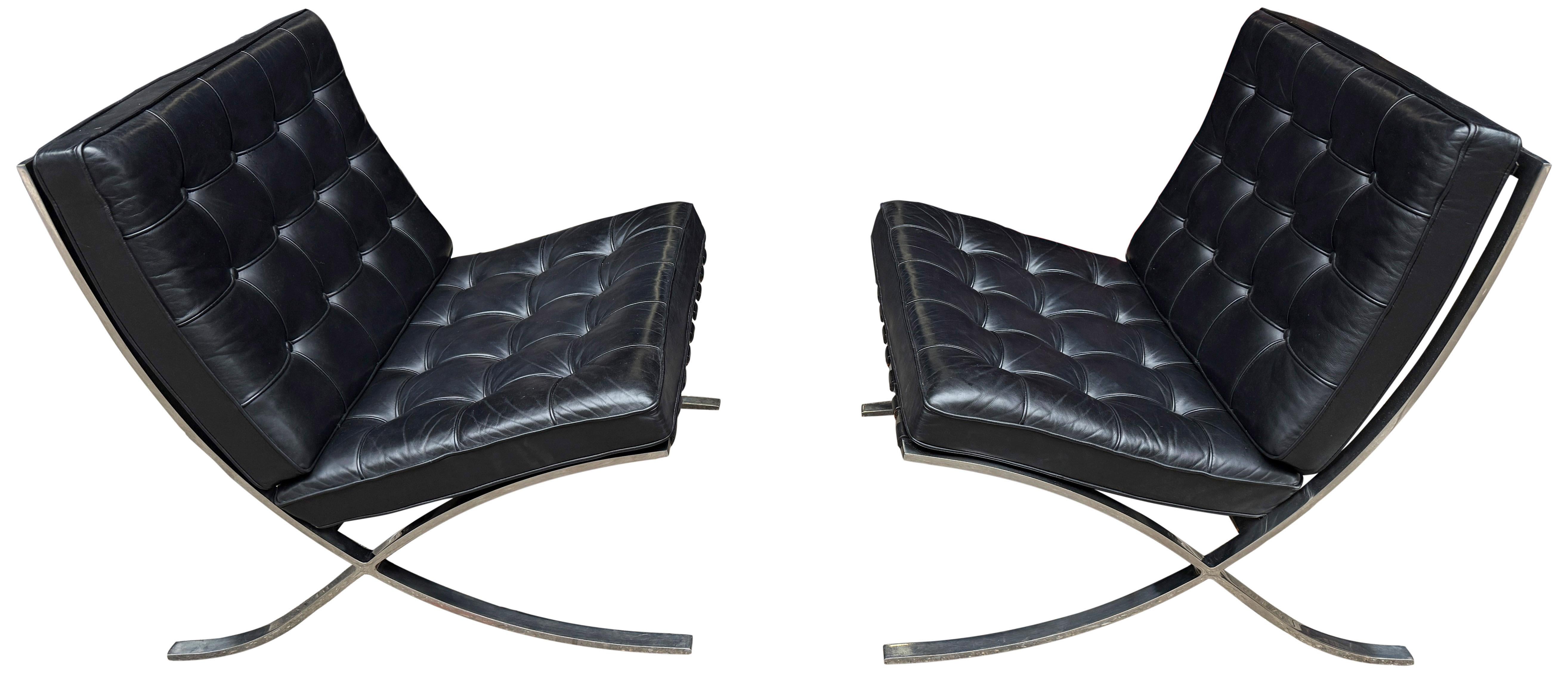 Paire de chaises knoll Barcelona en acier inoxydable avec pouf en vente 1