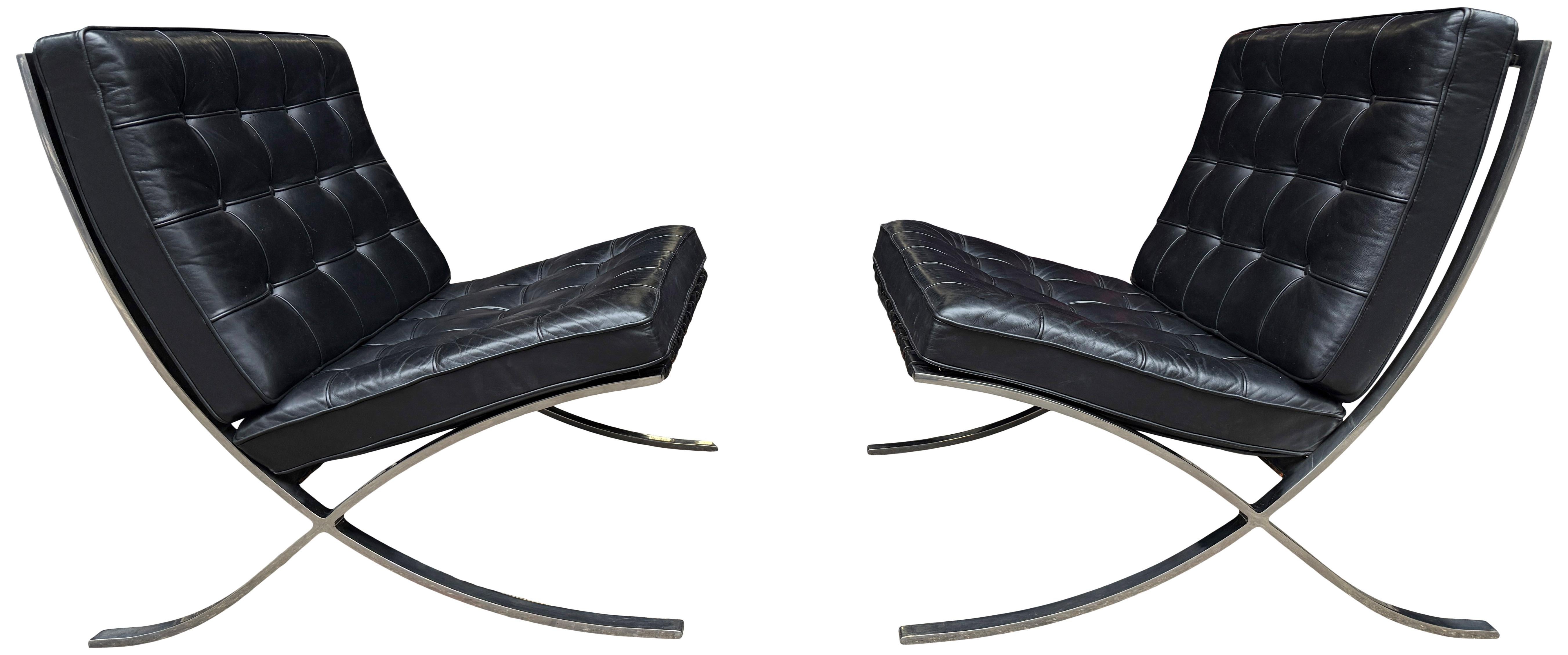 Paire de chaises knoll Barcelona en acier inoxydable avec pouf en vente 2