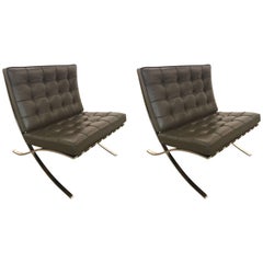 Pair of Knoll Barcelona Rare Color Olive Brown Leather Chairs Mies van der Rohe