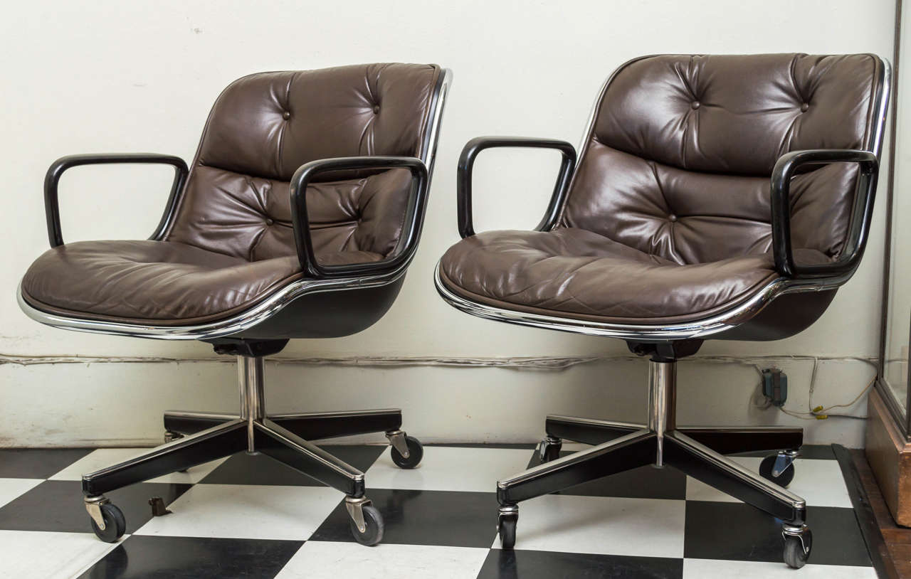Mid-Century Modern Pair of Knoll Black Leather Pollock Executive Armchairs