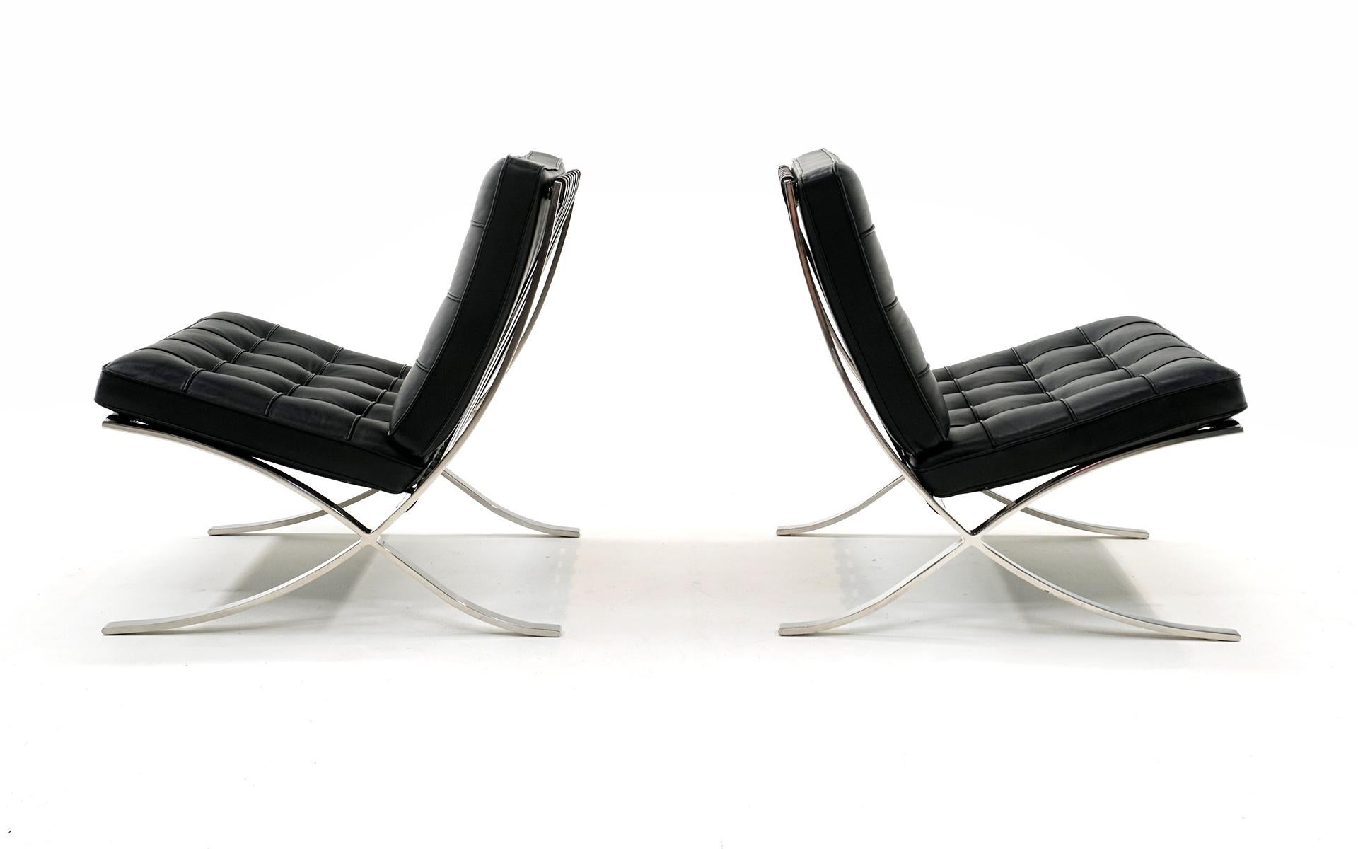 Pair of Knoll Black Leather & Stainless Steel Barcelona Chairs, Signed In Good Condition In Kansas City, MO