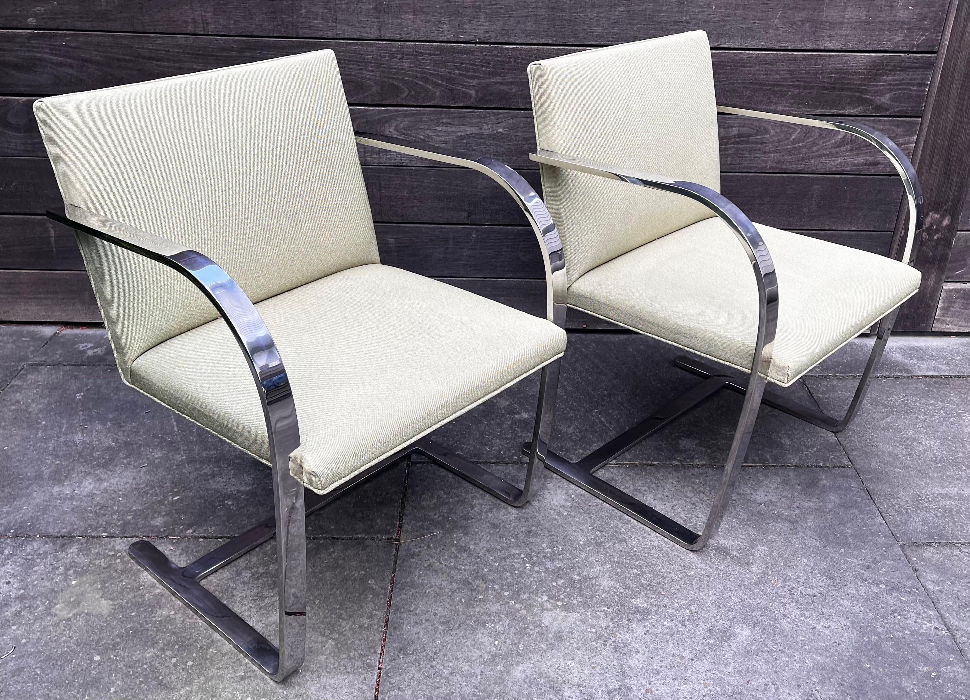 Paire de chaises de bar plates Brno par Mies van der Rohe pour Knoll

