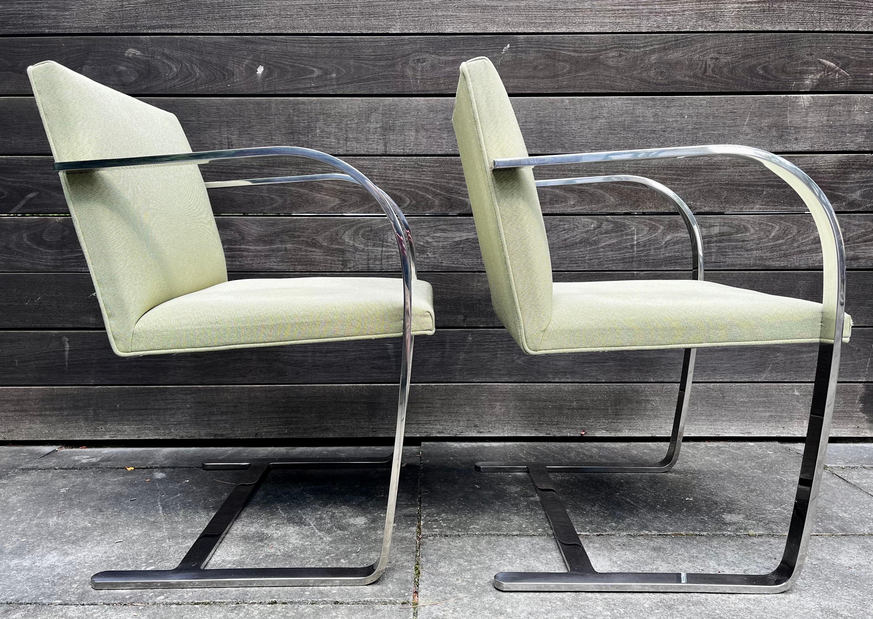 Paire de chaises de bar plates Knoll Brno par Mies van der Rohe Bon état - En vente à Philadelphia, PA