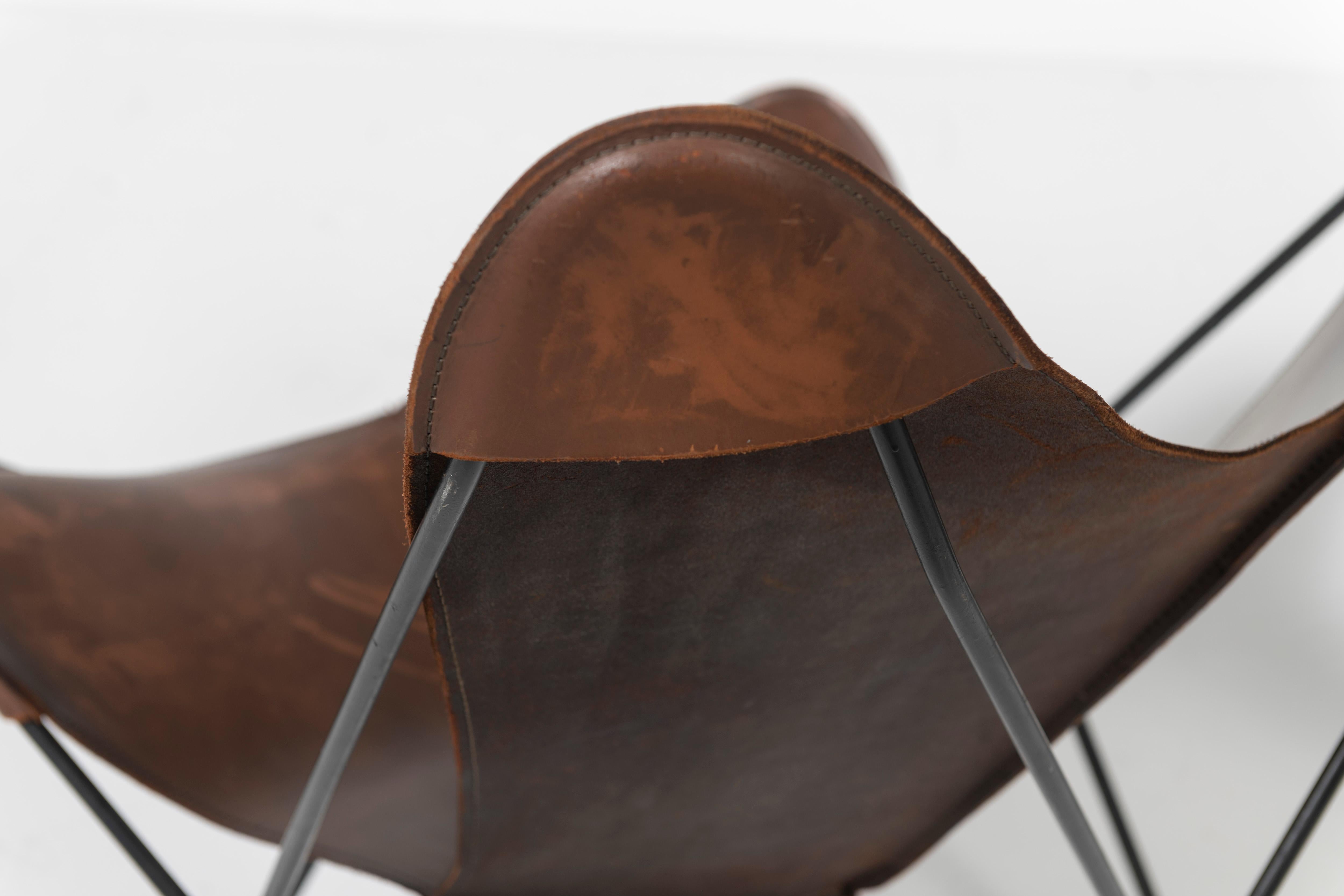 Two Knoll Butterfly Chairs in Cognac Leather For Sale 2