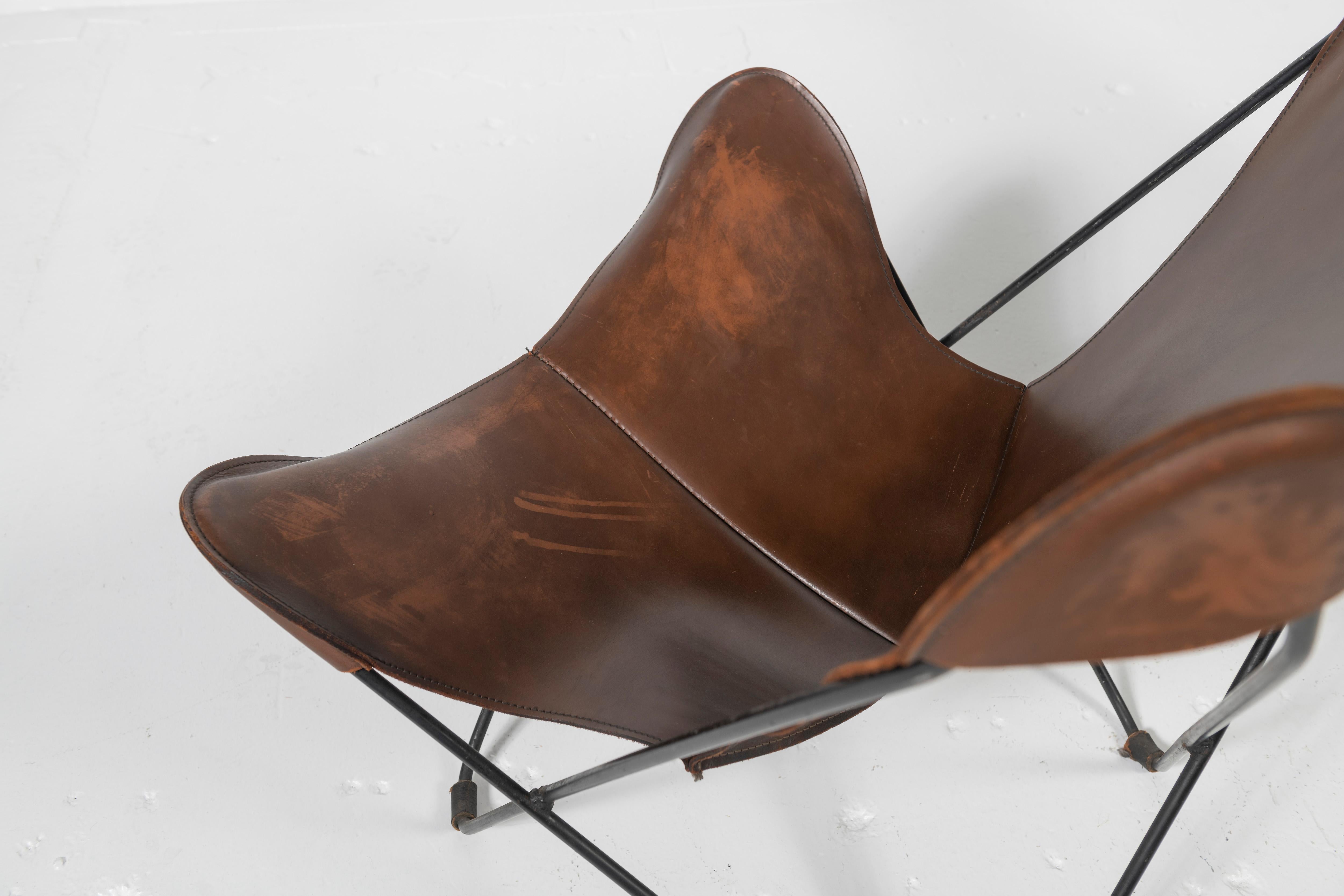 Two Knoll Butterfly Chairs in Cognac Leather For Sale 4