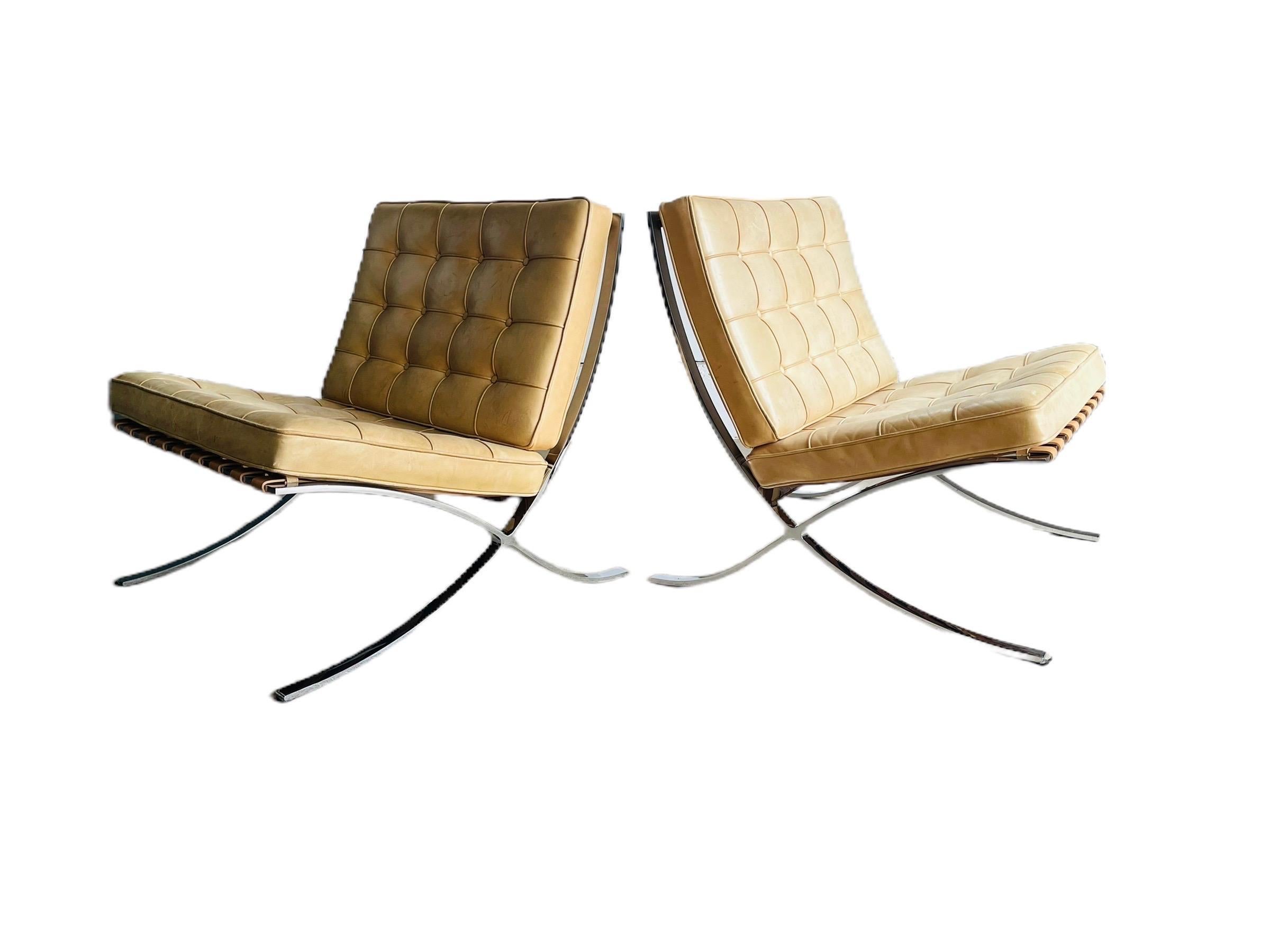 Pair of Knoll Cognac Leather Ludwig Mies Van Der Rohe Barcelona Chairs In Good Condition In Brooklyn, NY