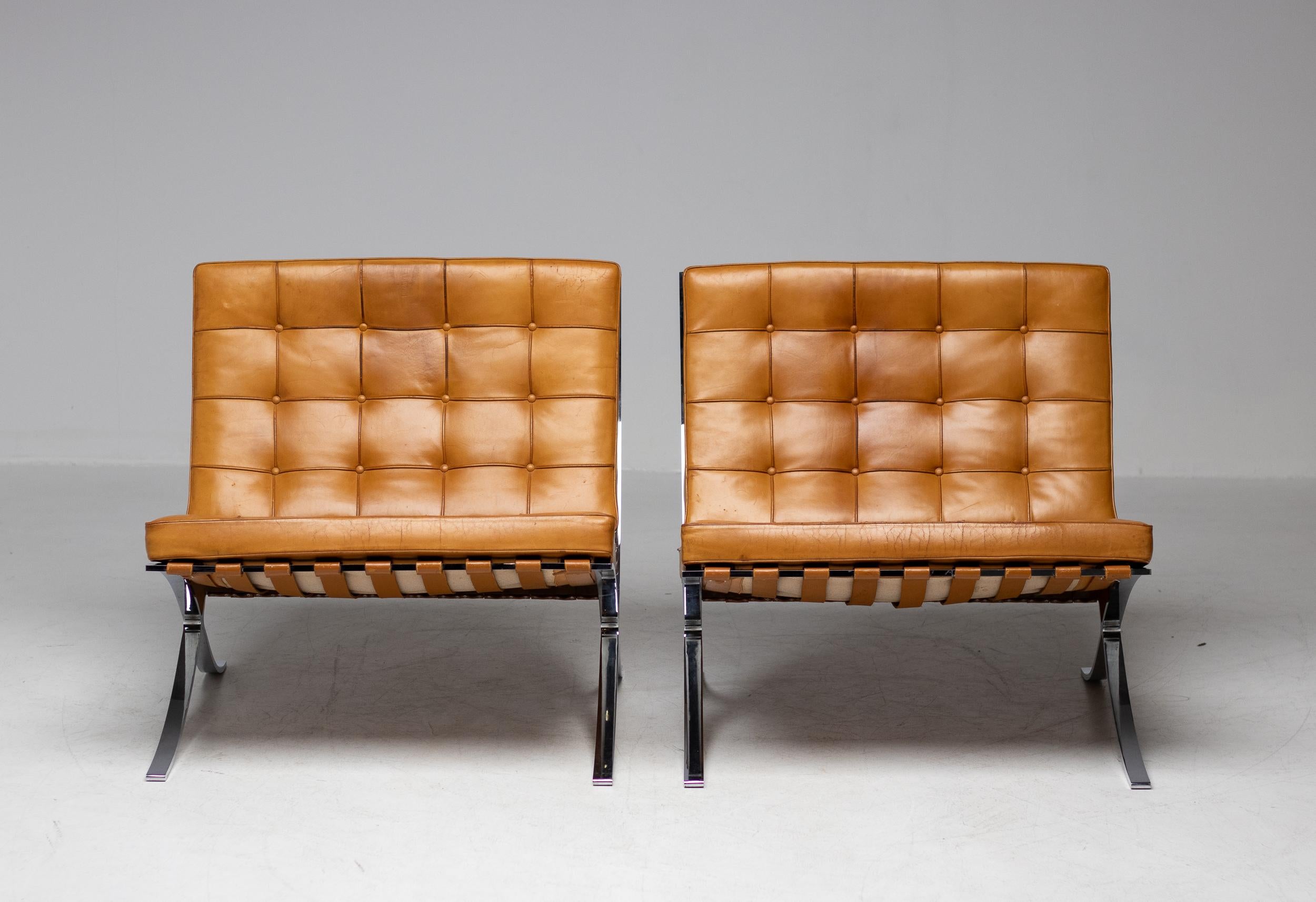 Mid-Century Modern Pair of Knoll Cognac Leather Mies van der Rohe Split Frame Barcelona Chairs
