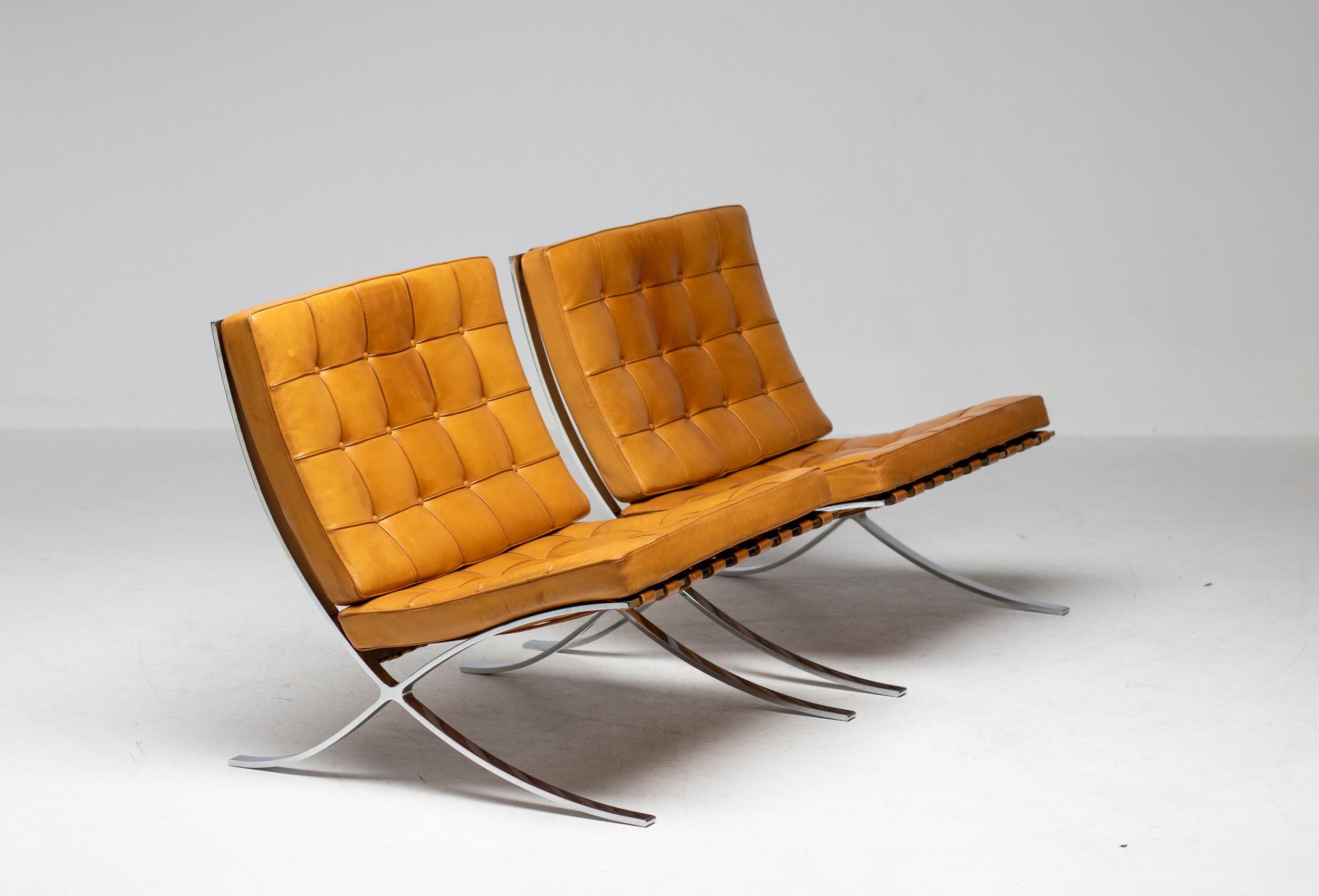 Pair of Knoll Cognac Leather Mies van der Rohe Split Frame Barcelona Chairs In Good Condition In Dronten, NL