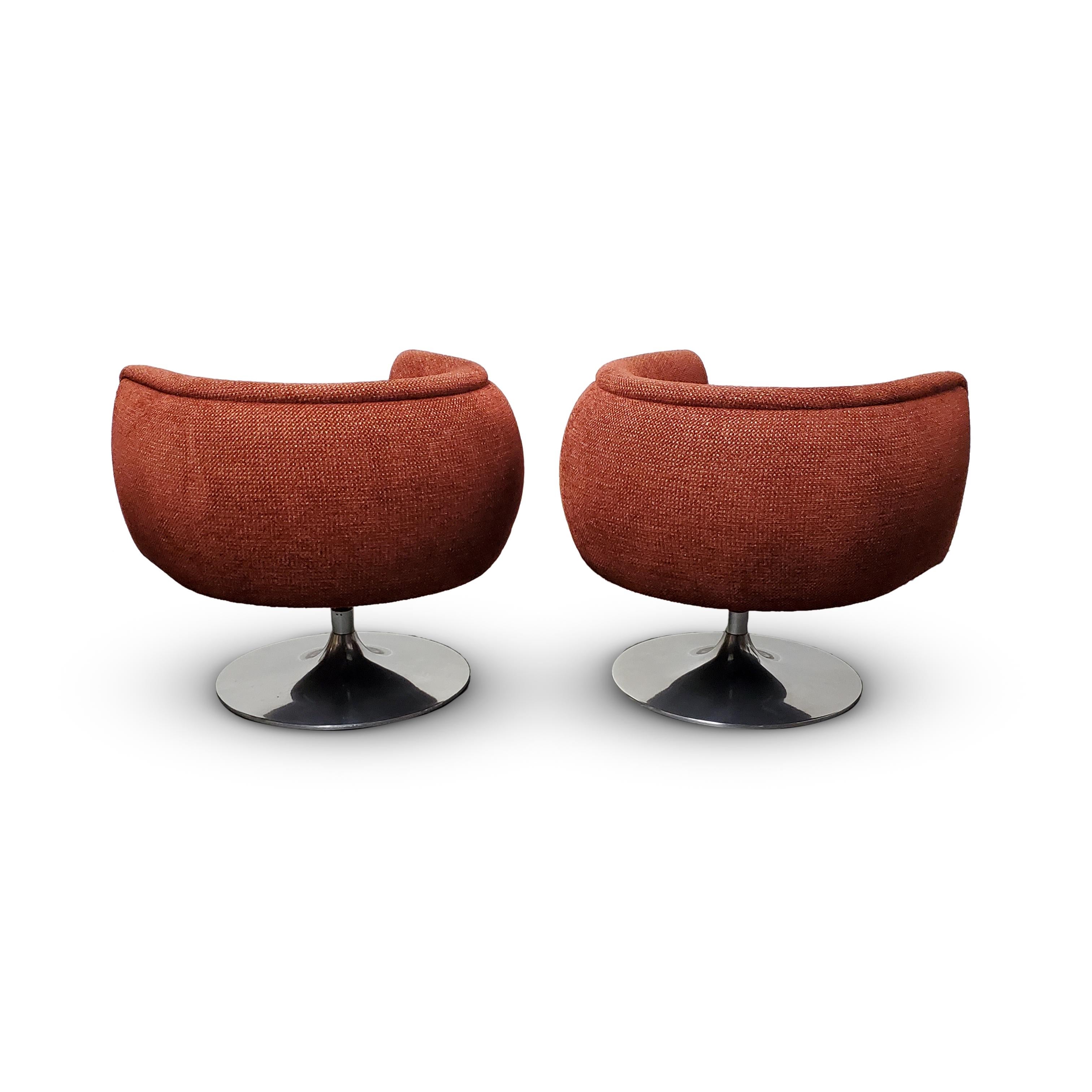Contemporary Pair of Knoll D'urso Swivel Lounge Chairs 