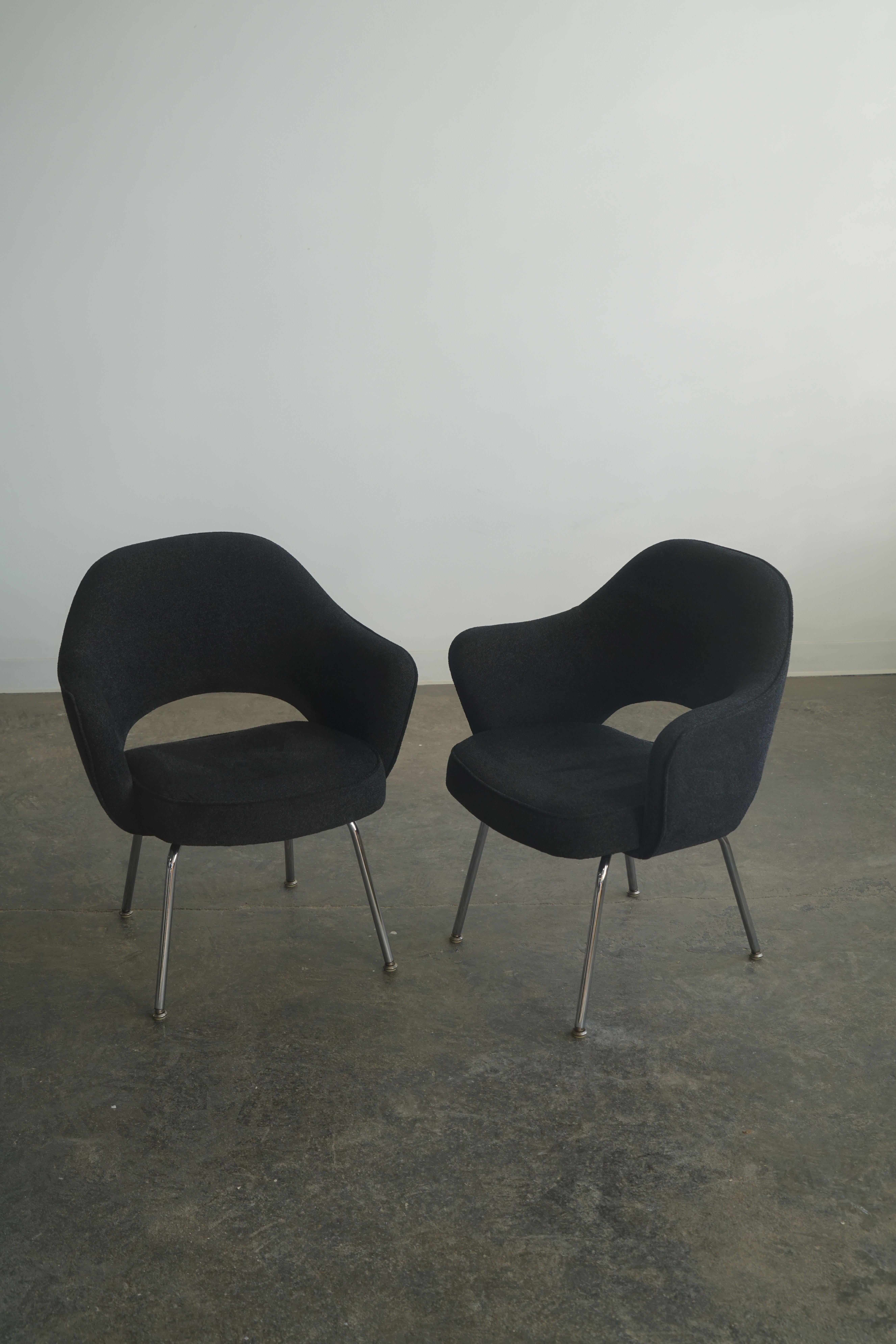 Pair of Knoll Eero Saarinen Executive Chairs, Armchair version black upholstery 4