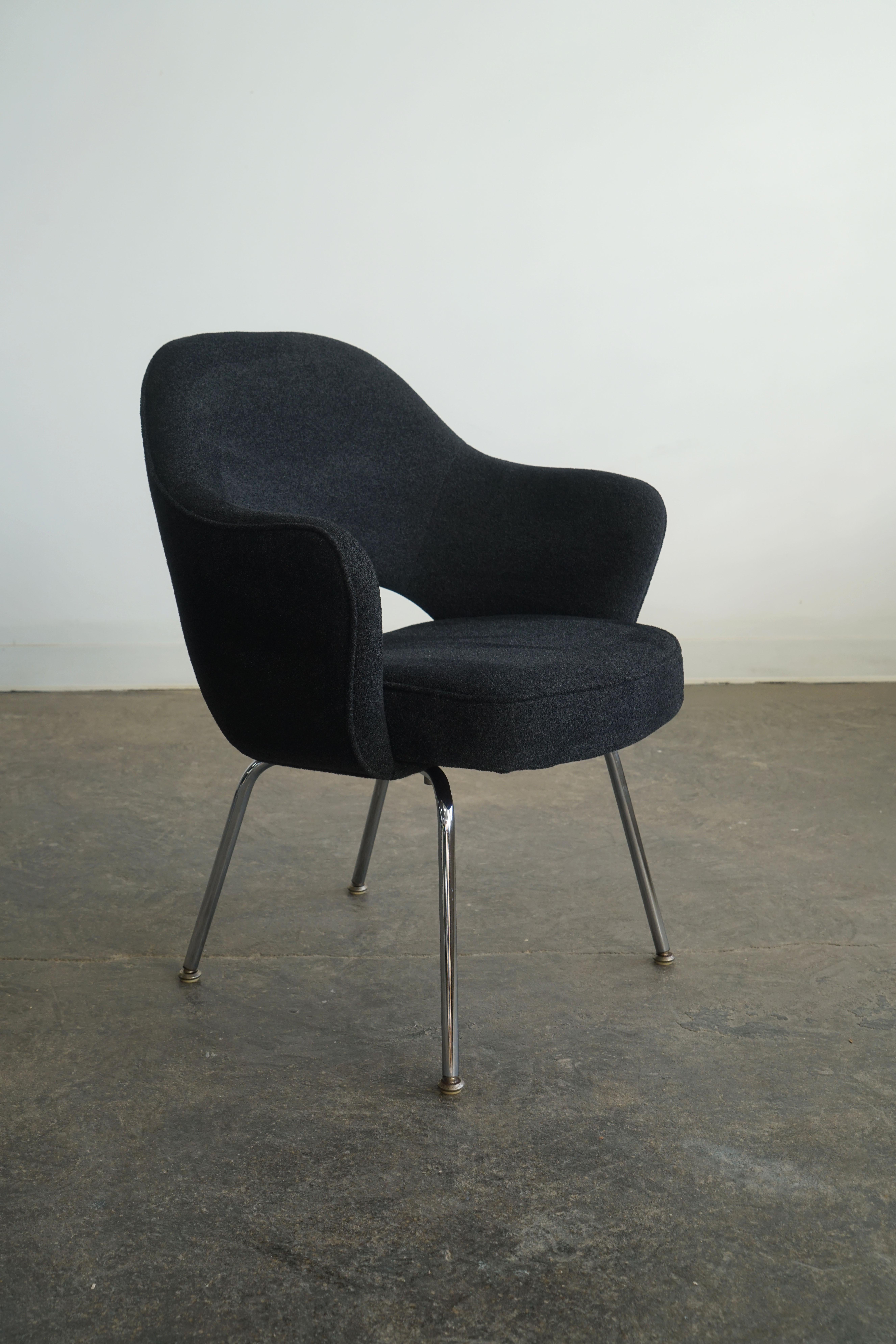 Pair of Knoll Eero Saarinen Executive Chairs, Armchair version black upholstery In Good Condition In Chicago, IL
